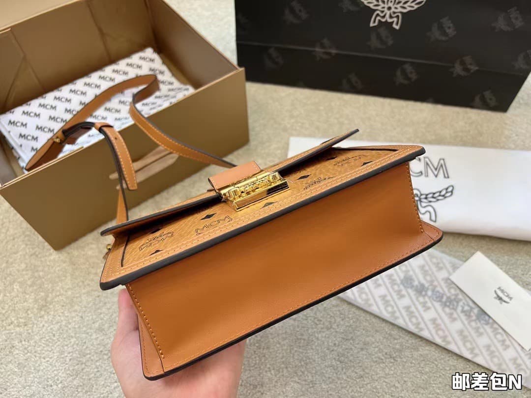 MCM原版 Crossbody Bag