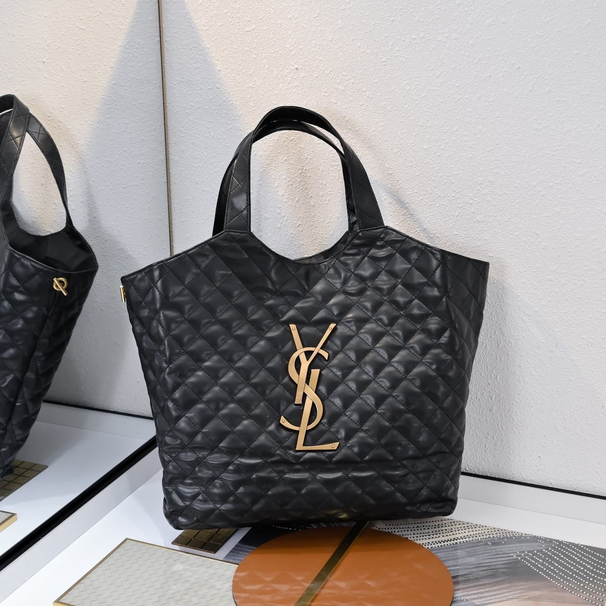 Saint Laurent Black Tote Bag 698651