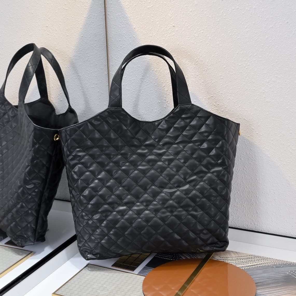Saint Laurent Black Tote Bag 698651
