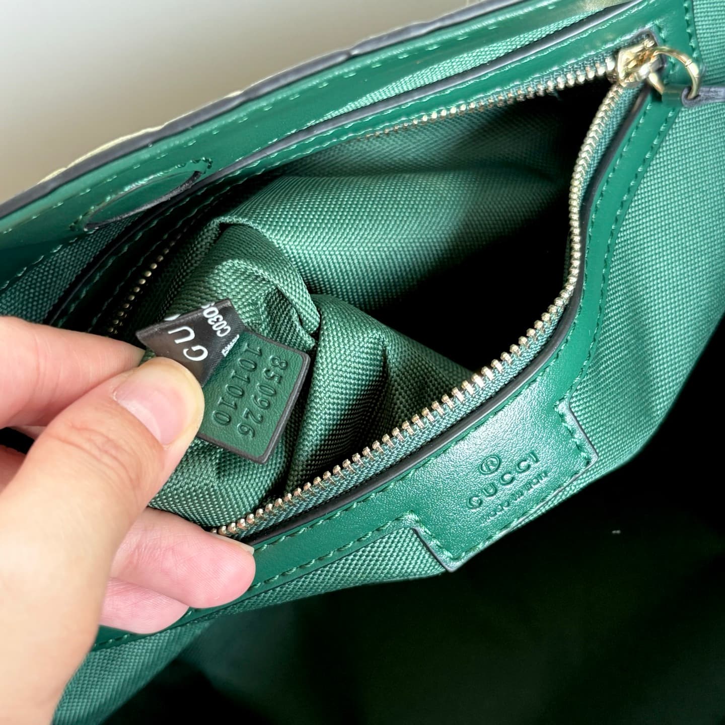 Gucci Product 850926