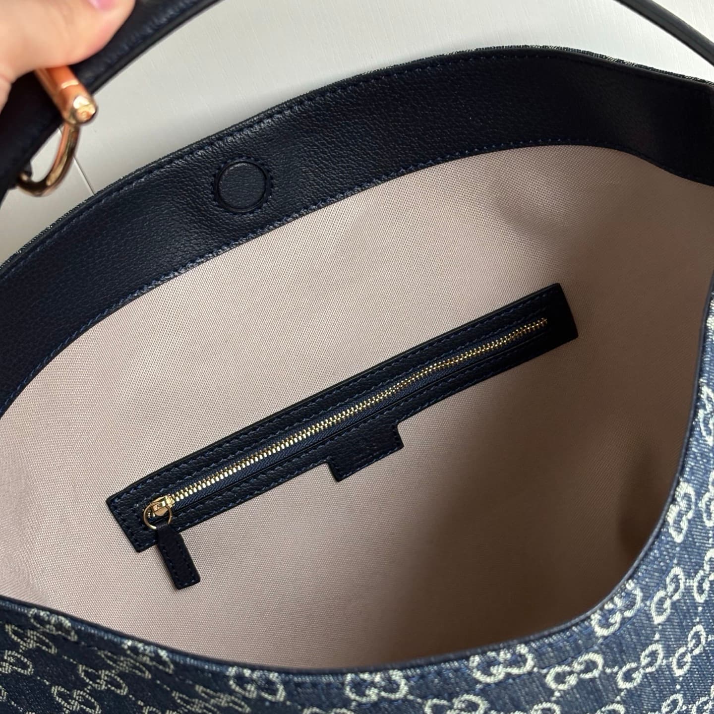 Gucci Product 850546