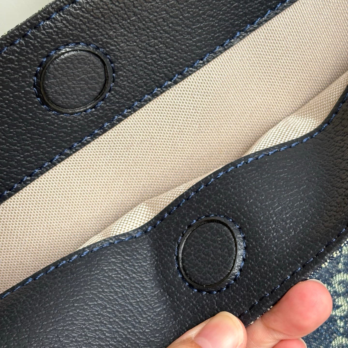 Gucci Product 850546