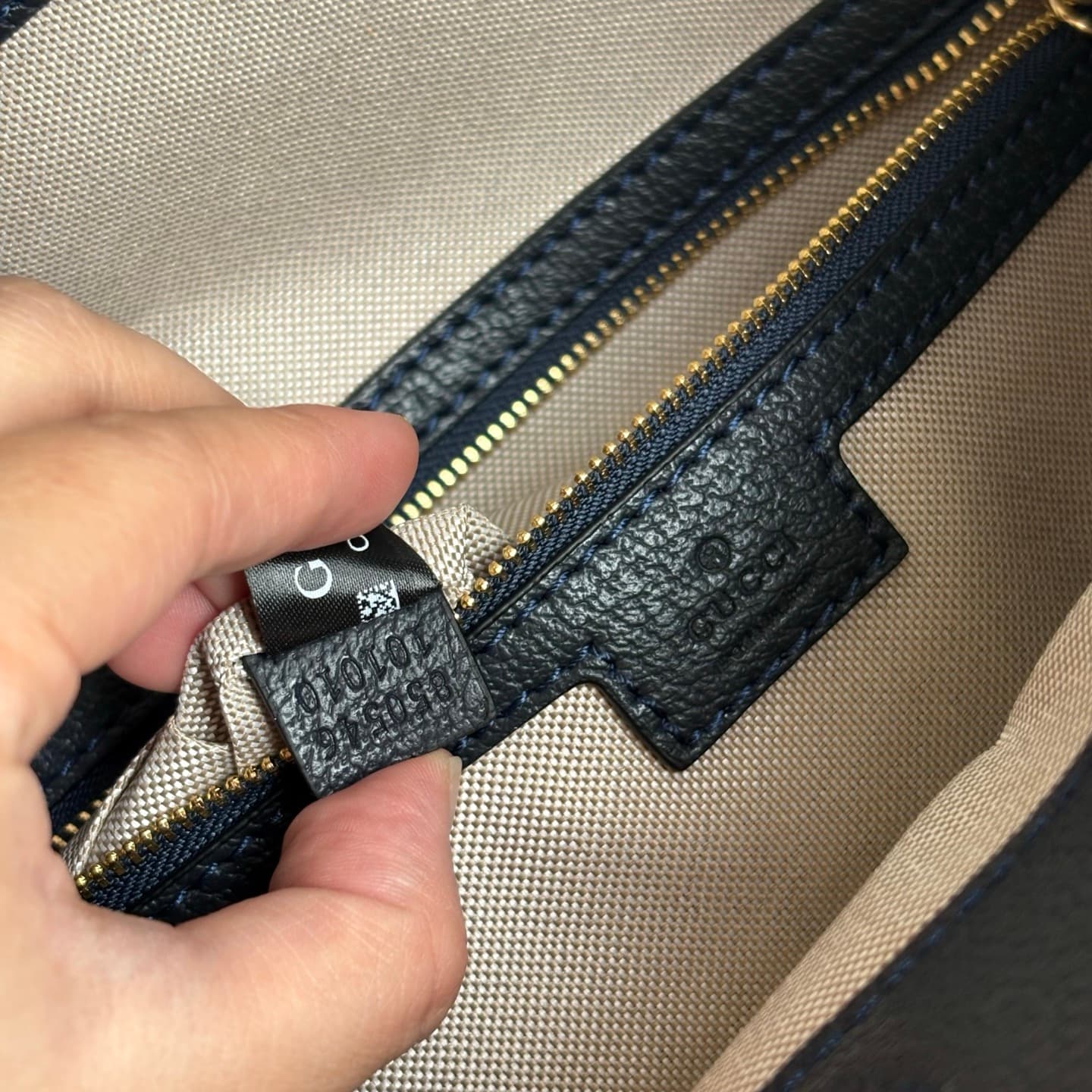 Gucci Product 850546