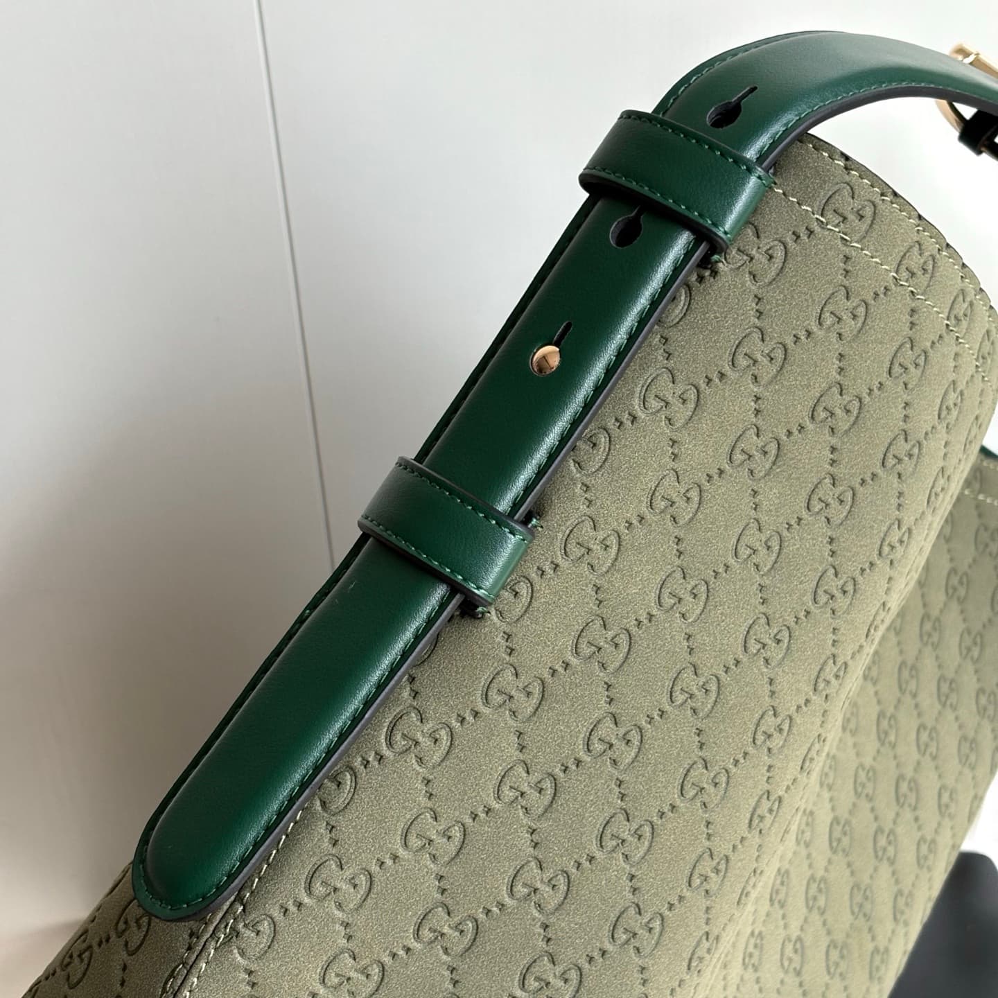 Gucci Product 850546