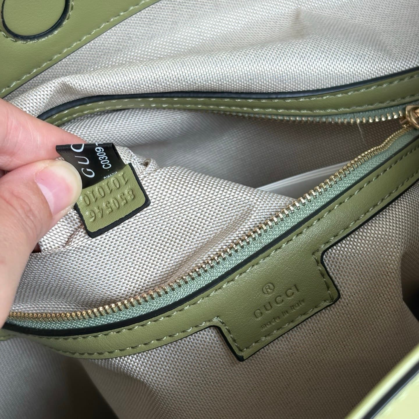 Gucci Product 850546