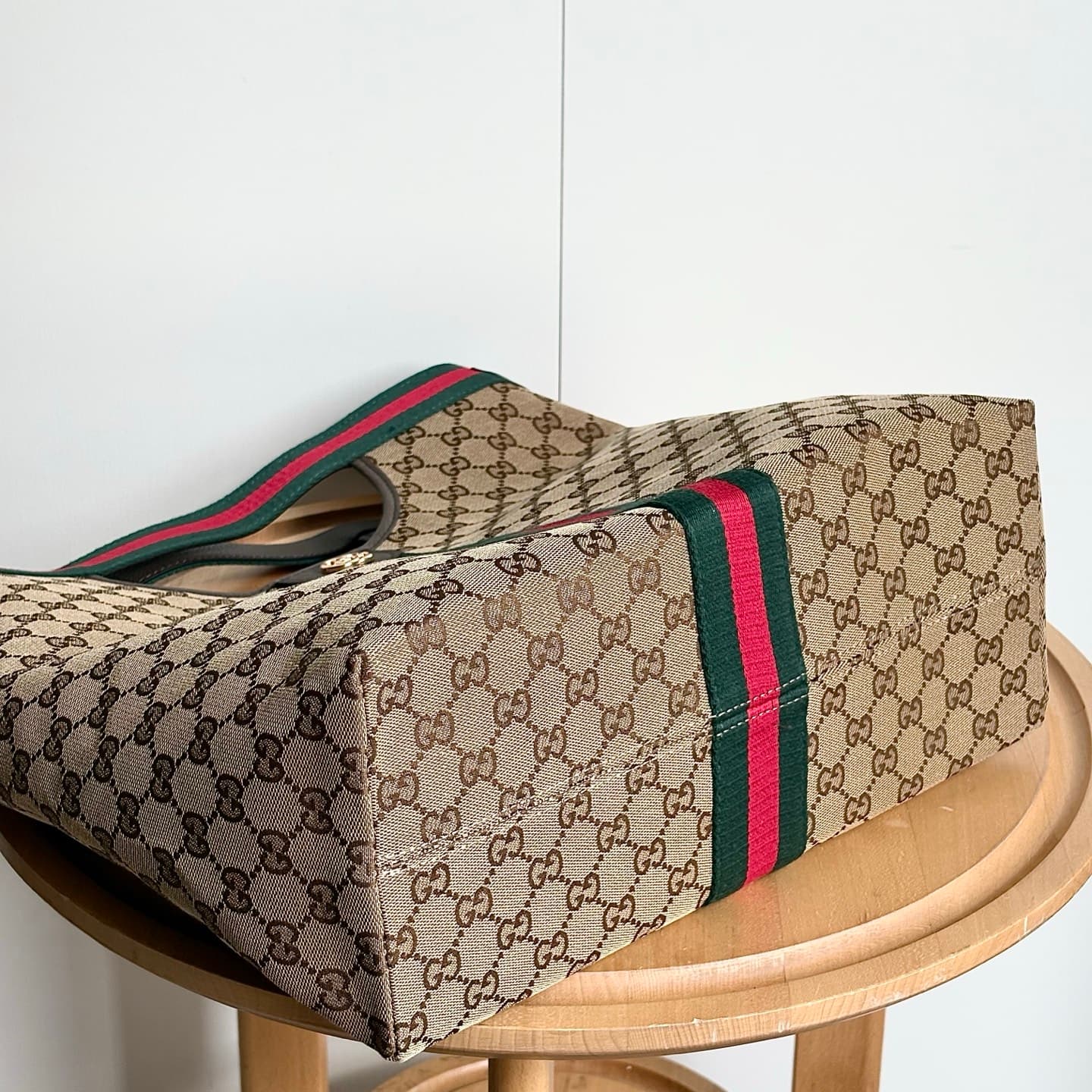 Gucci Product 865452