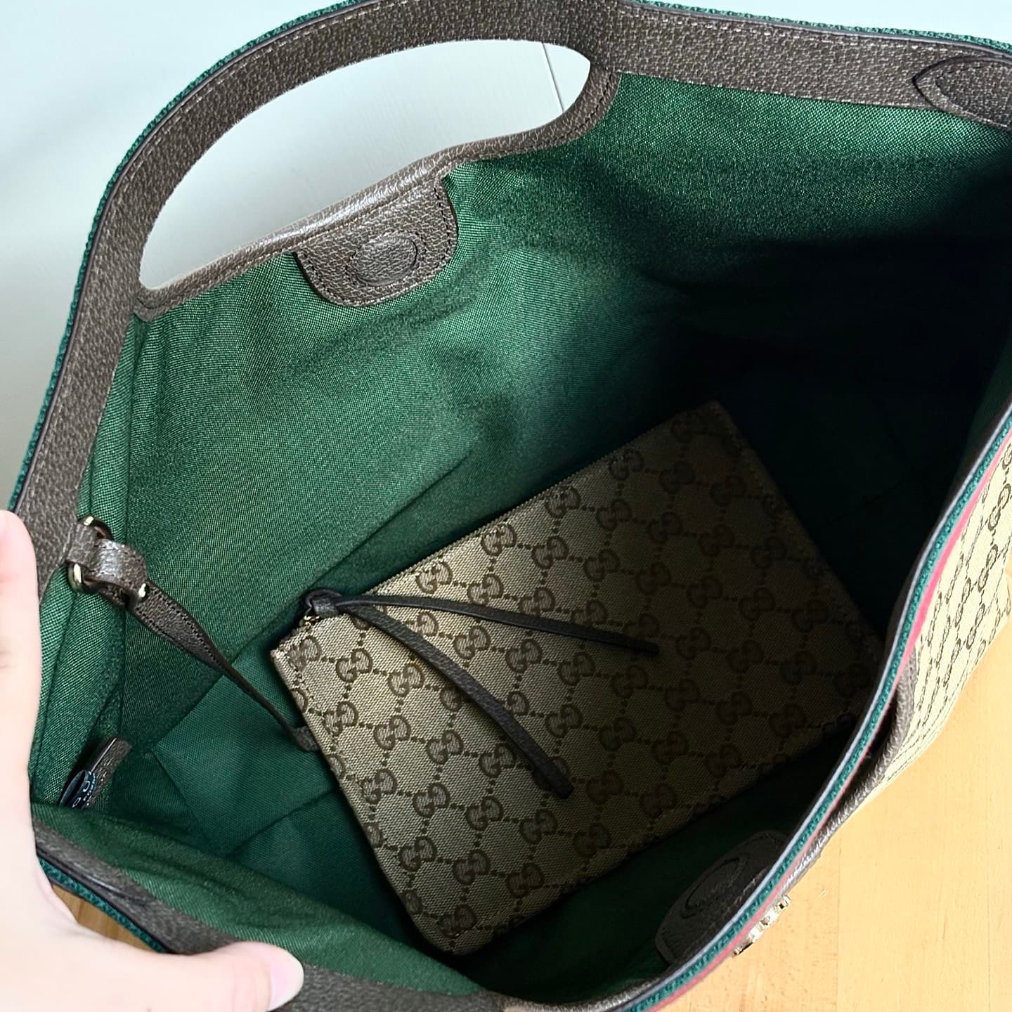 Gucci Product 865452