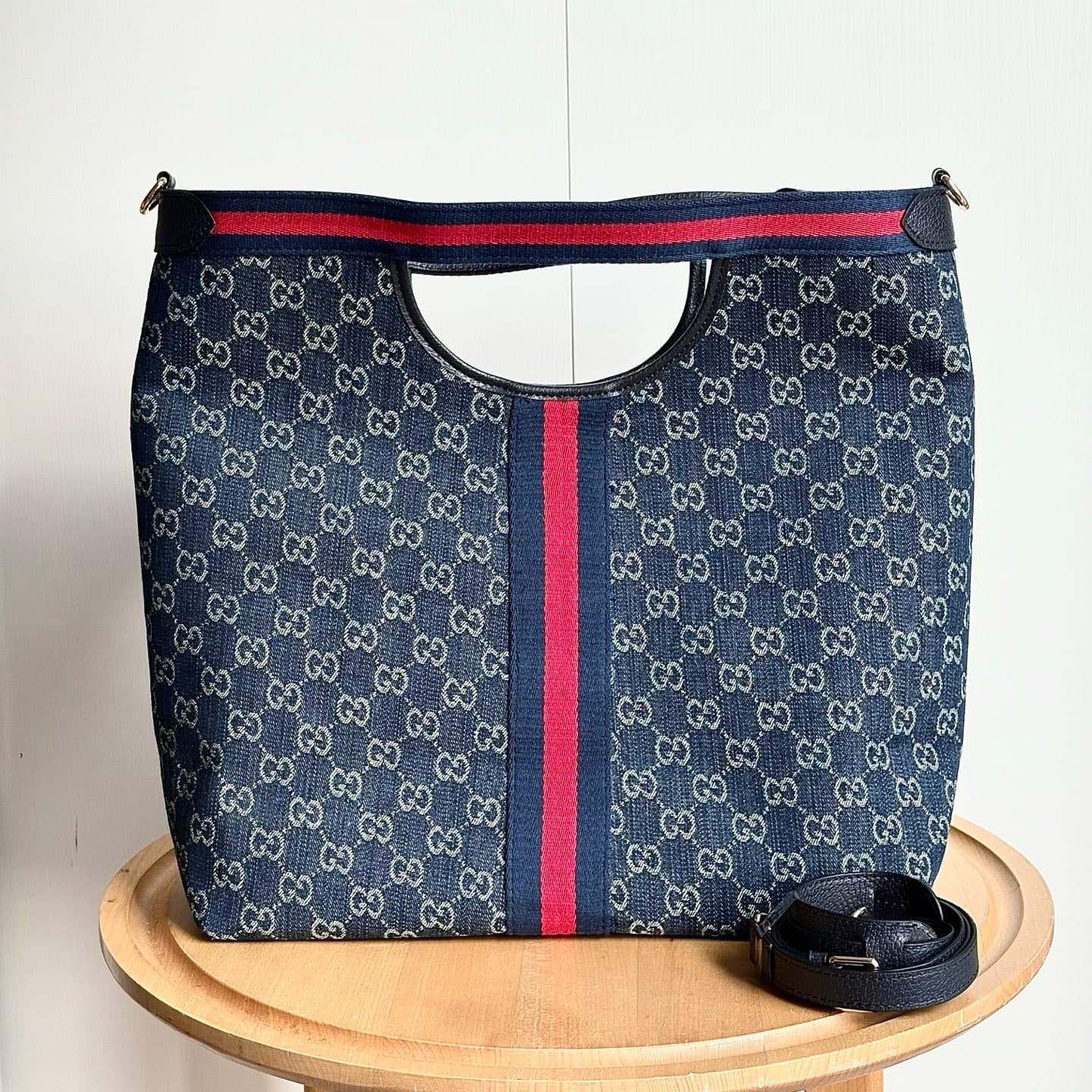 Gucci Product 865452