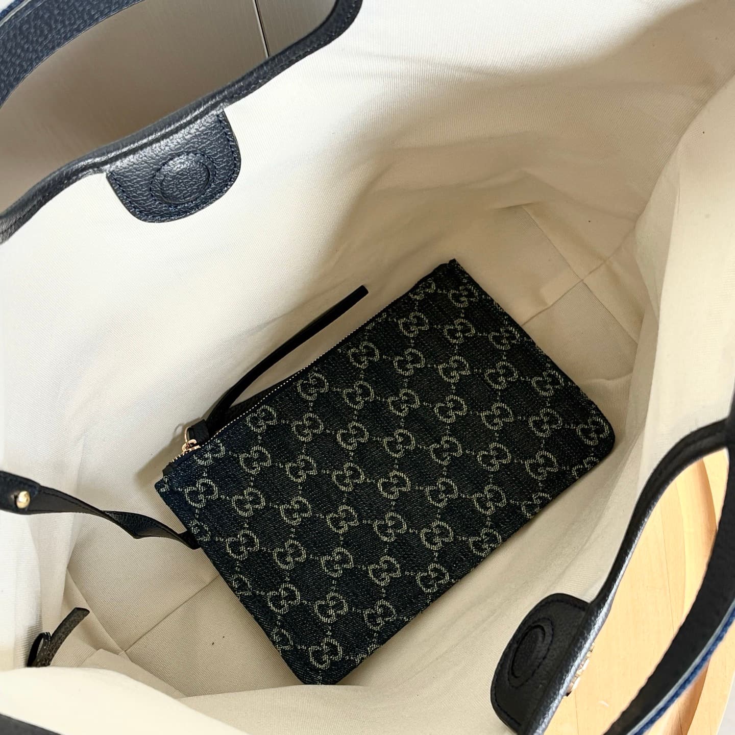 Gucci Product 865452