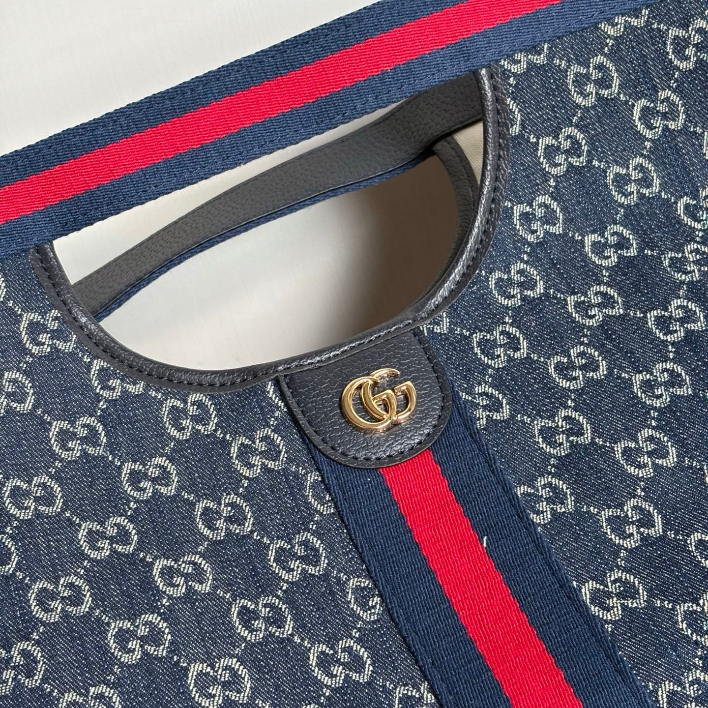 Gucci Product 865452