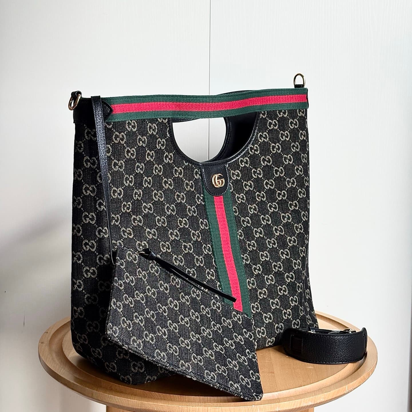 Gucci Product 865452