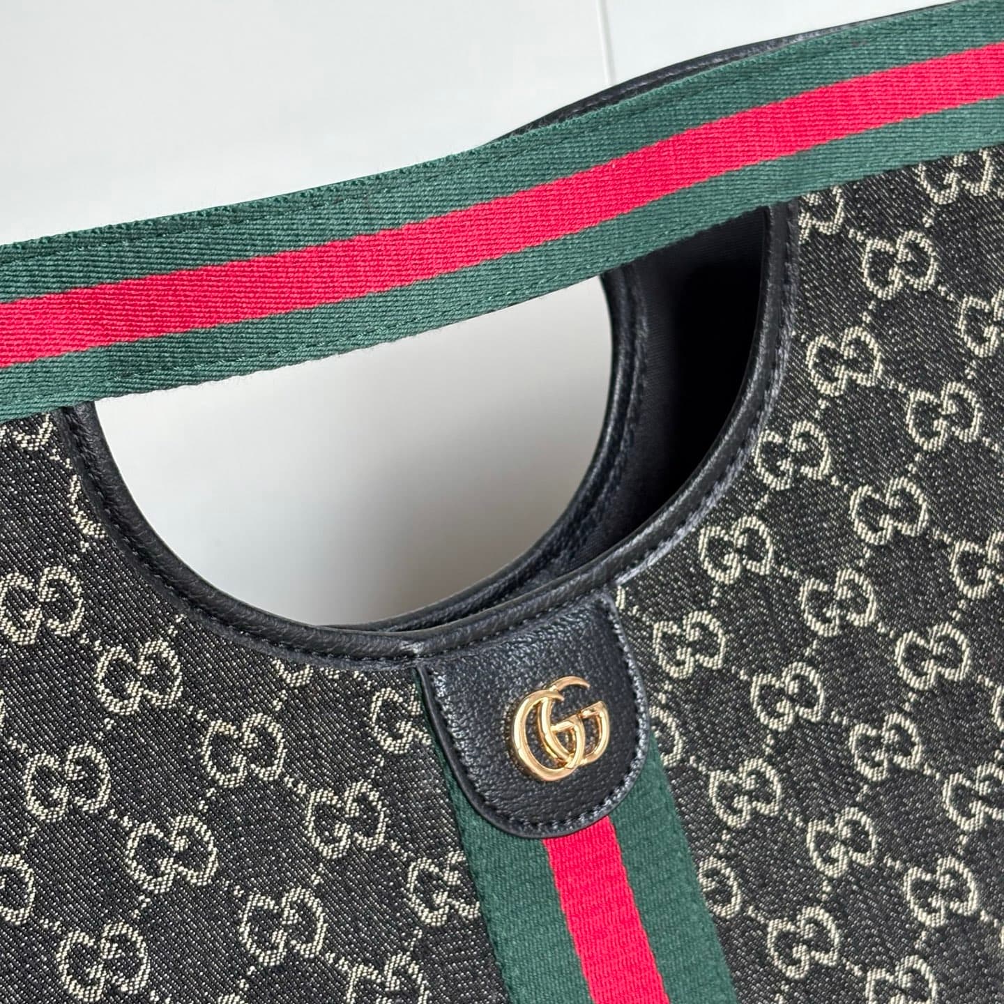 Gucci Product 865452