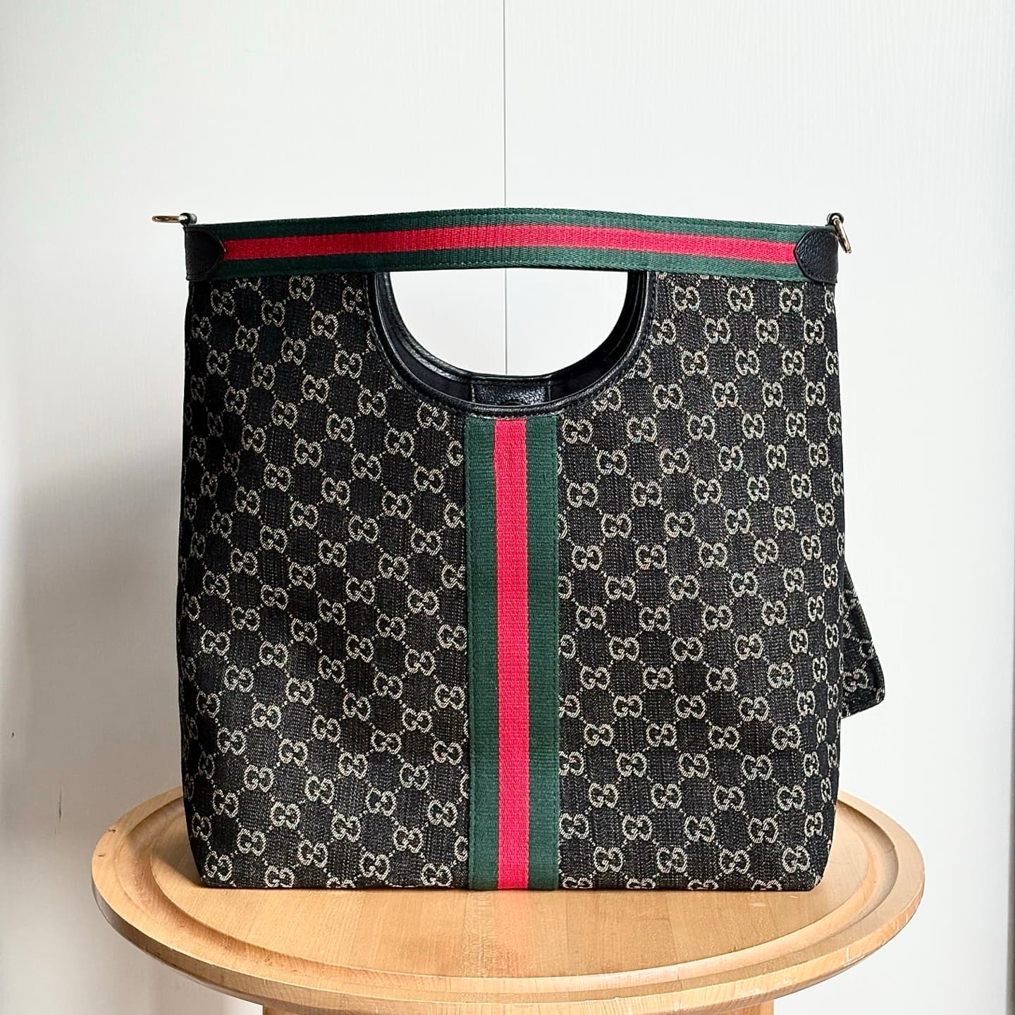 Gucci Product 865452