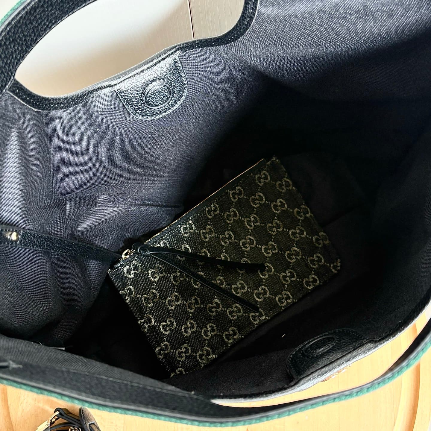 Gucci Product 865452