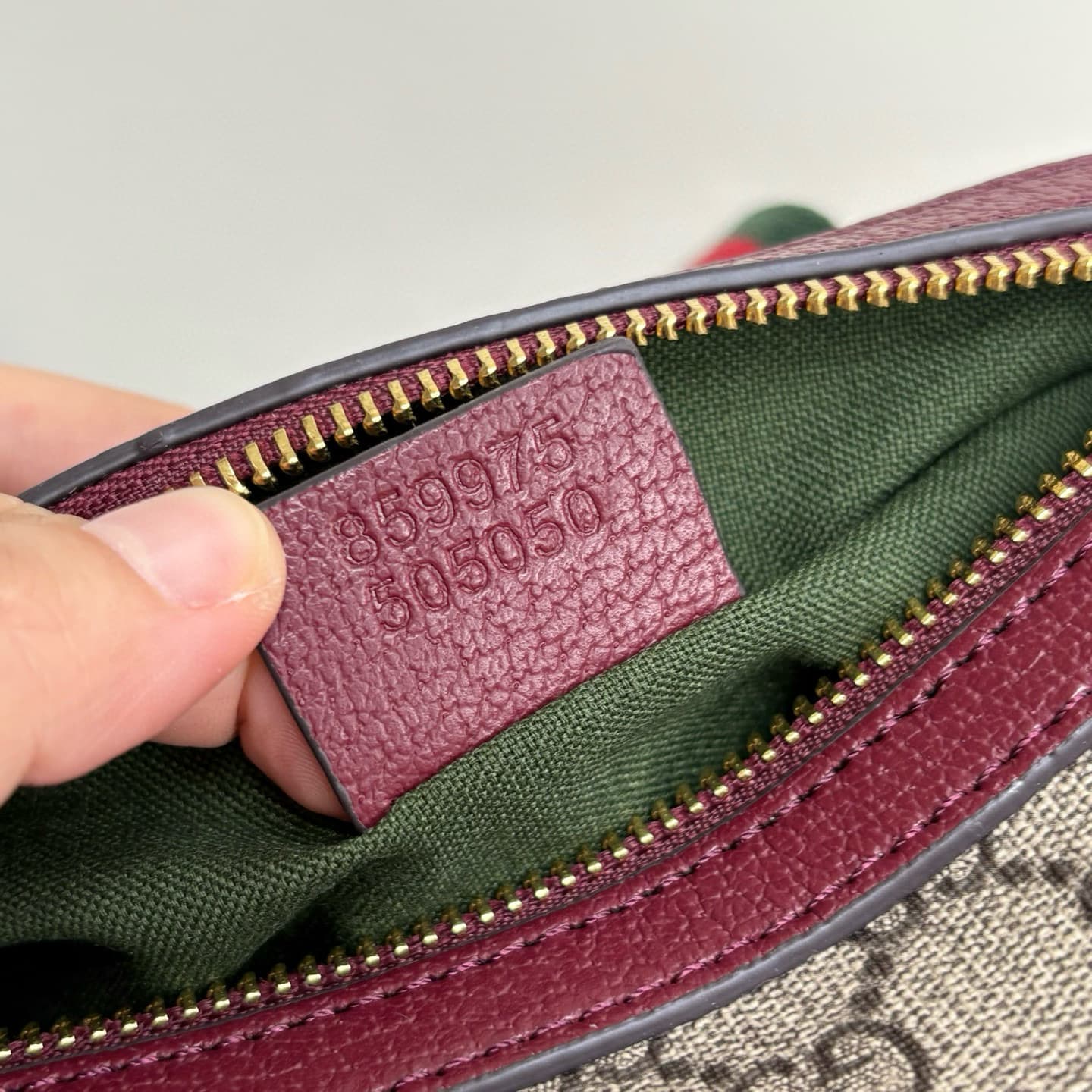 Gucci Product 859975
