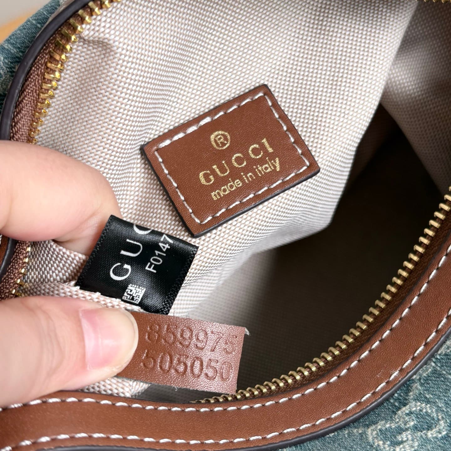 Gucci Product 859975