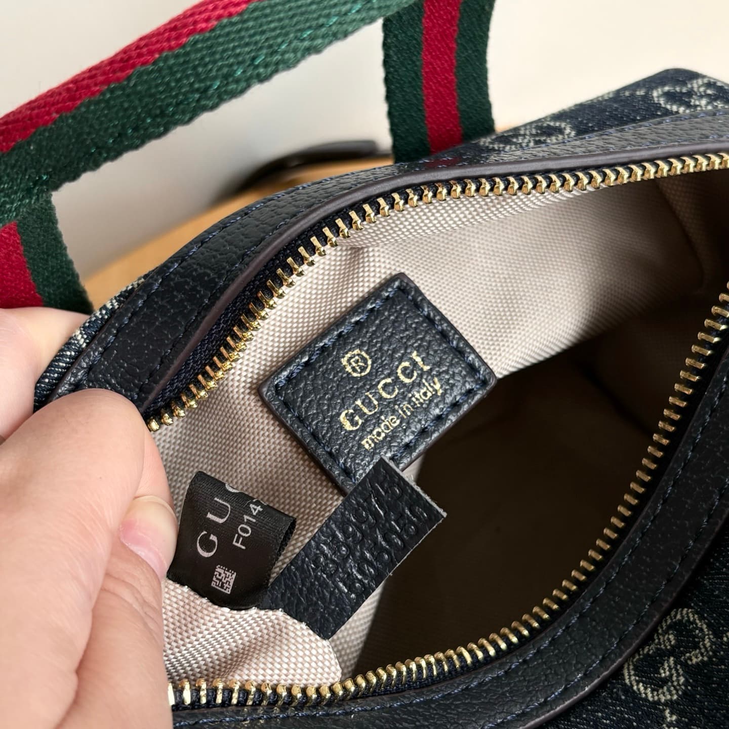 Gucci Product 859975