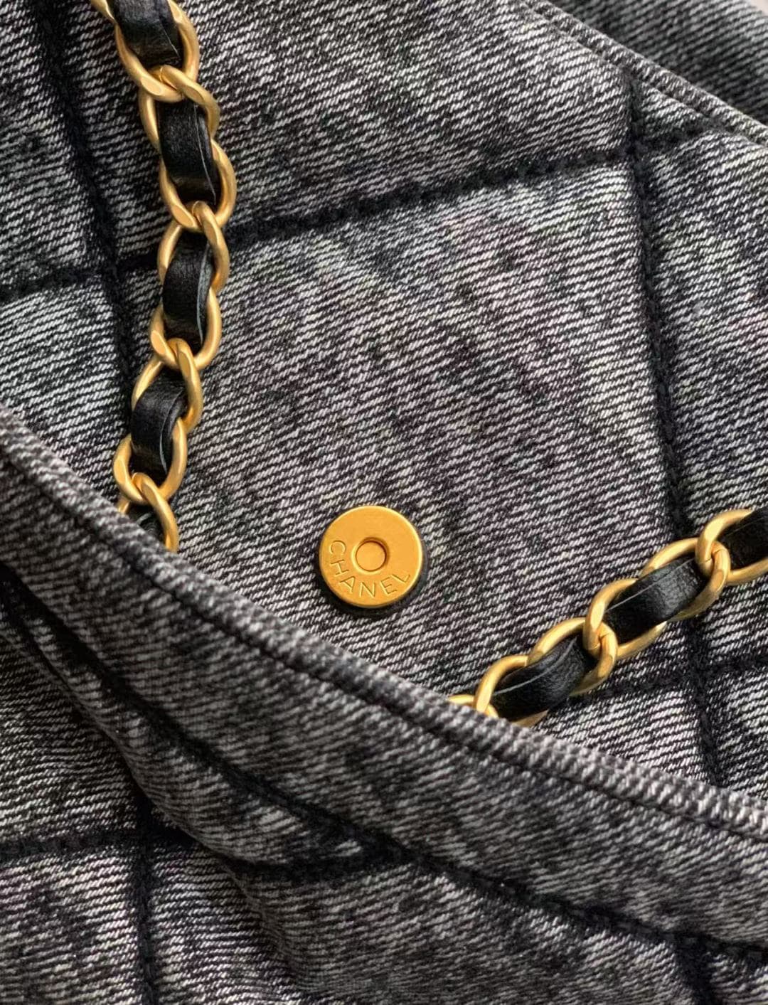 Chanel Shoulder Bag AS5740