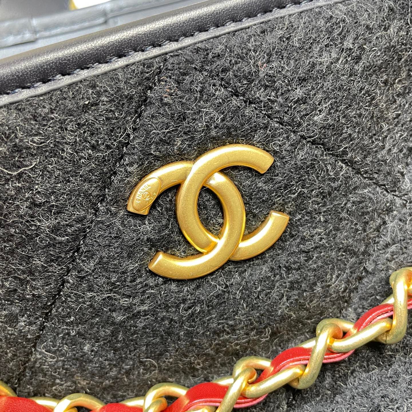 Chanel Gold Bag 5852