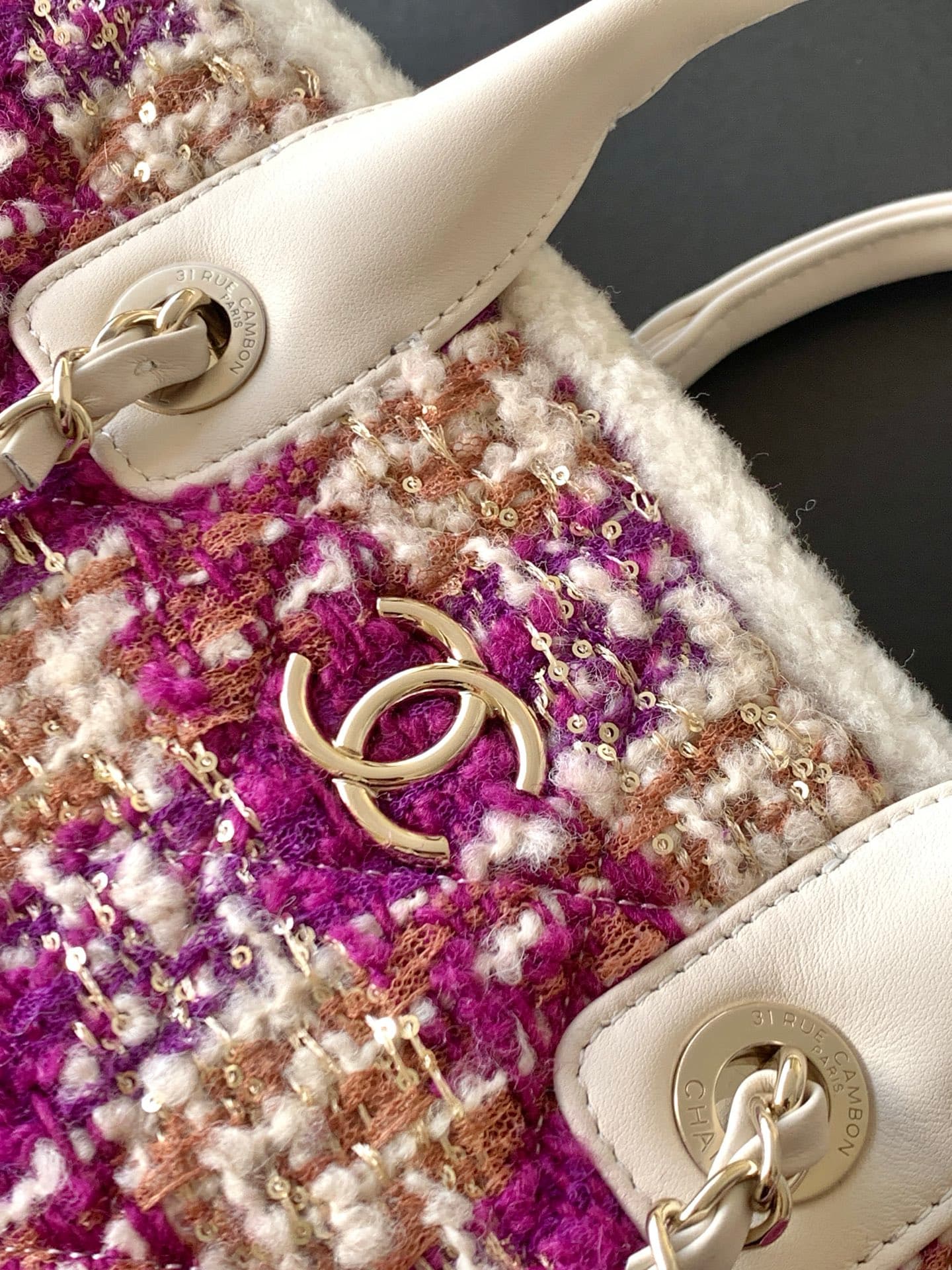 Chanel White Crossbody Bag AS5688
