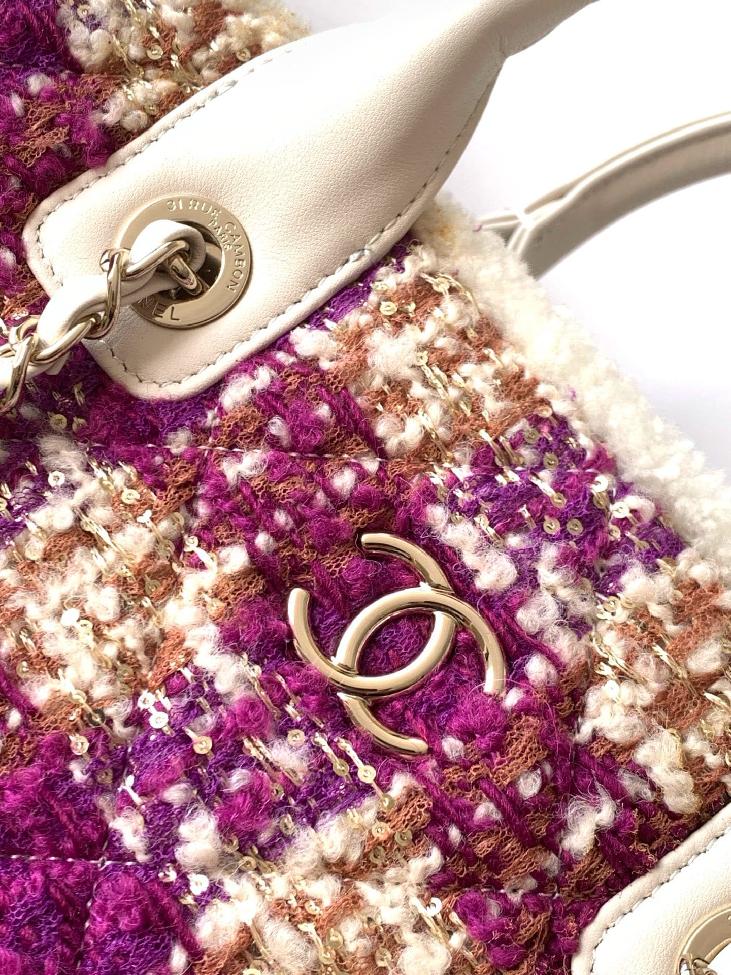 Chanel White Crossbody Bag AS5689