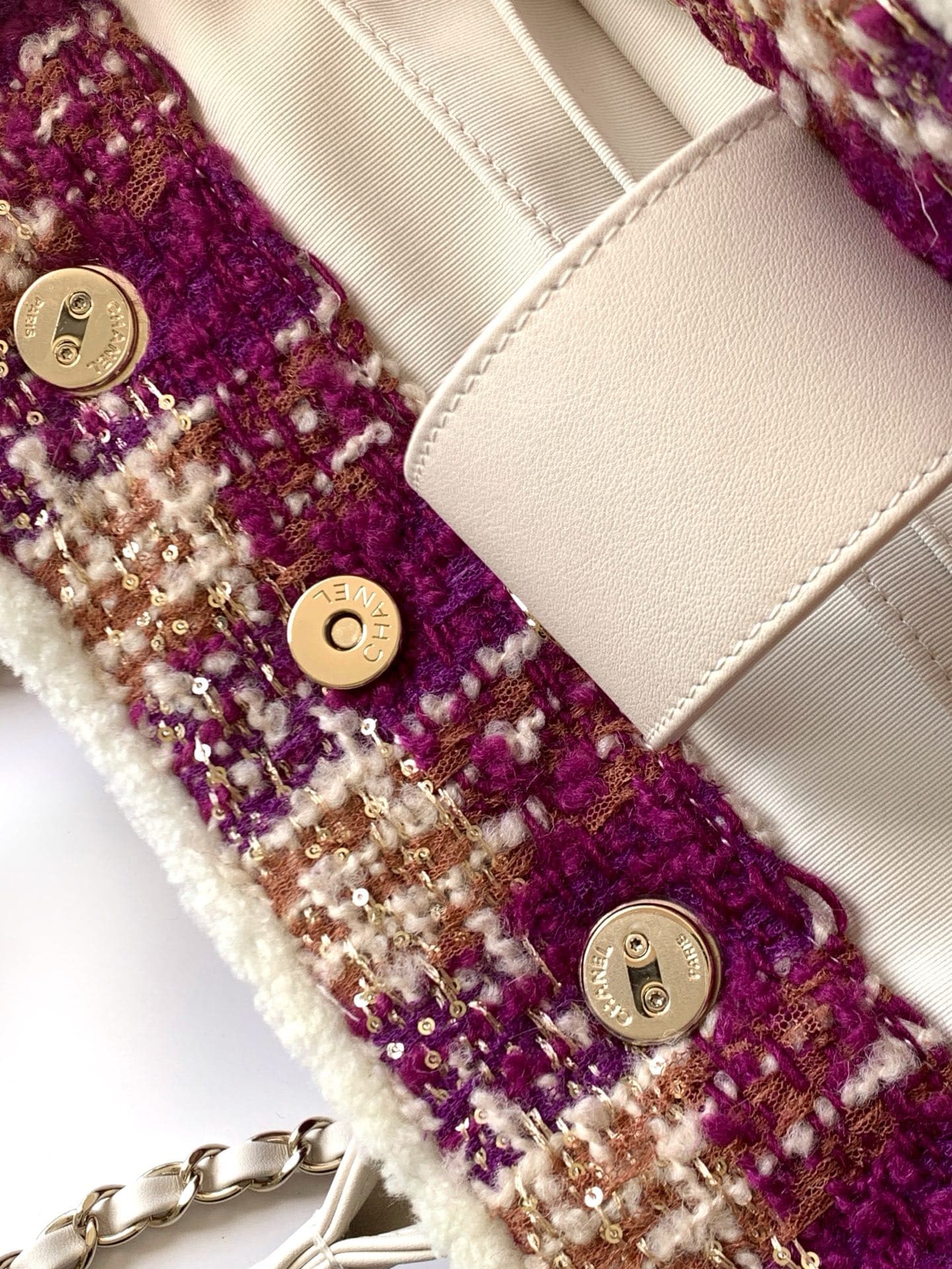 Chanel White Crossbody Bag AS5689