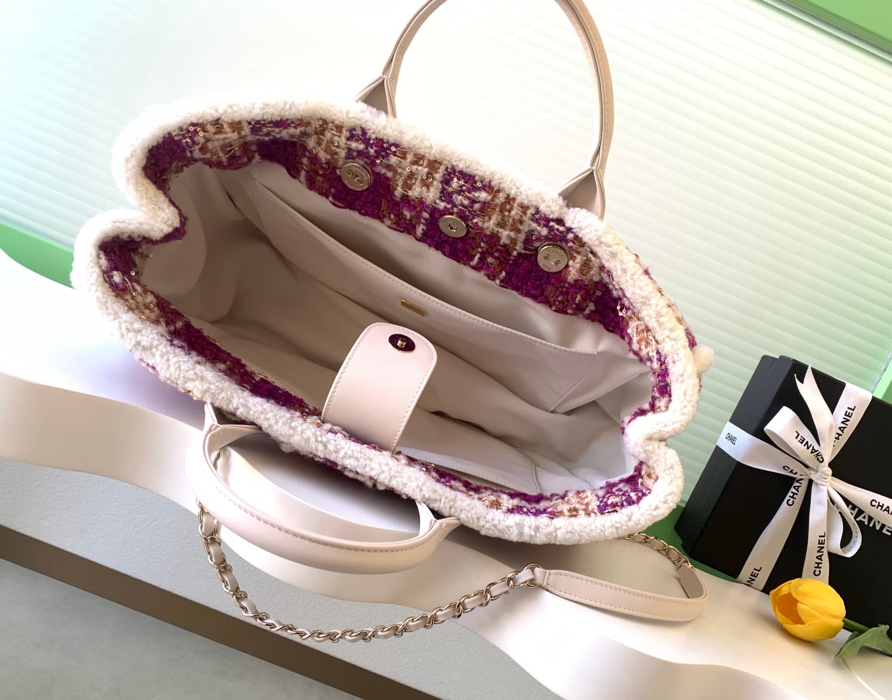 Chanel White Crossbody Bag AS5689