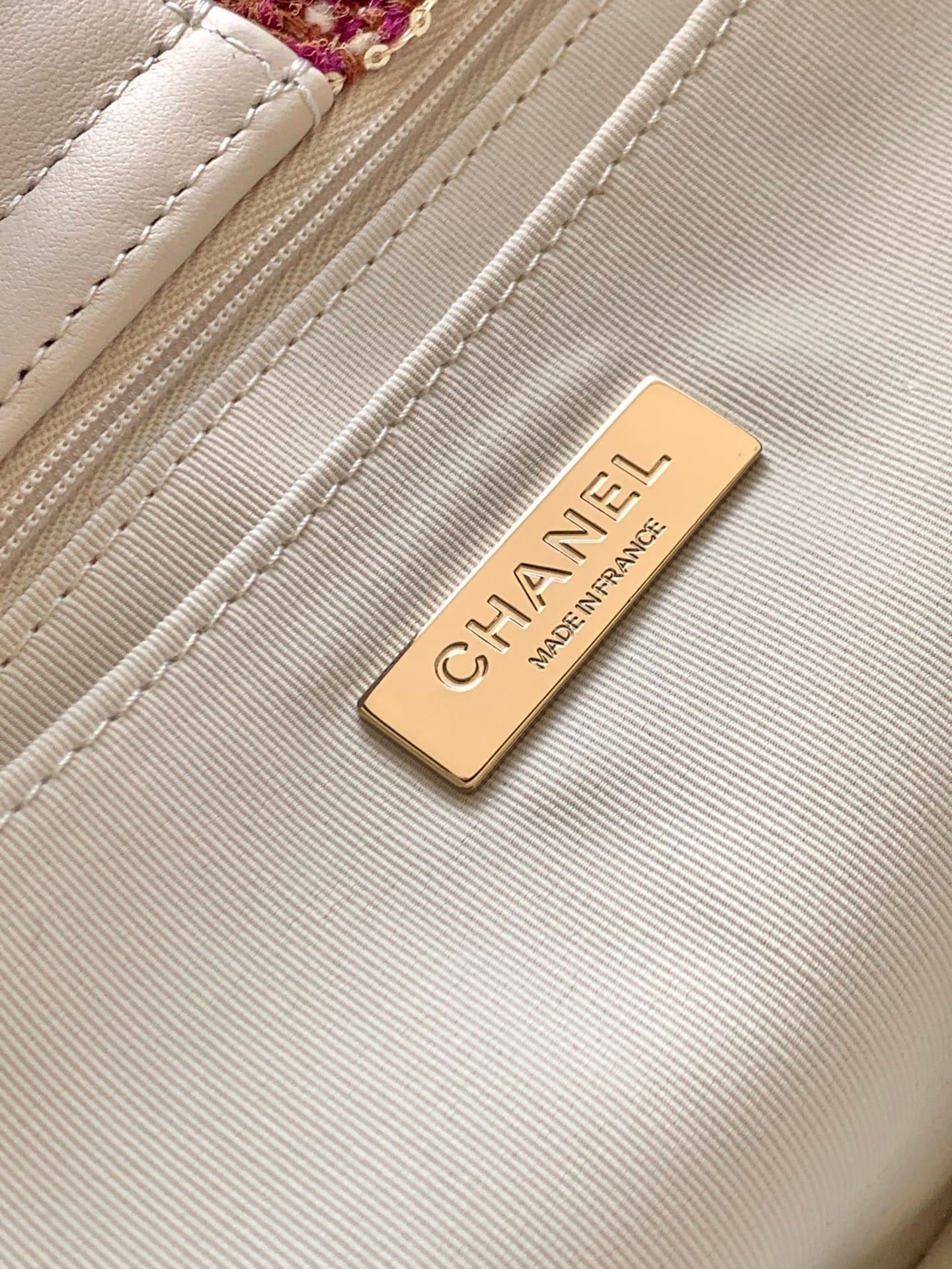 Chanel White Crossbody Bag AS5689