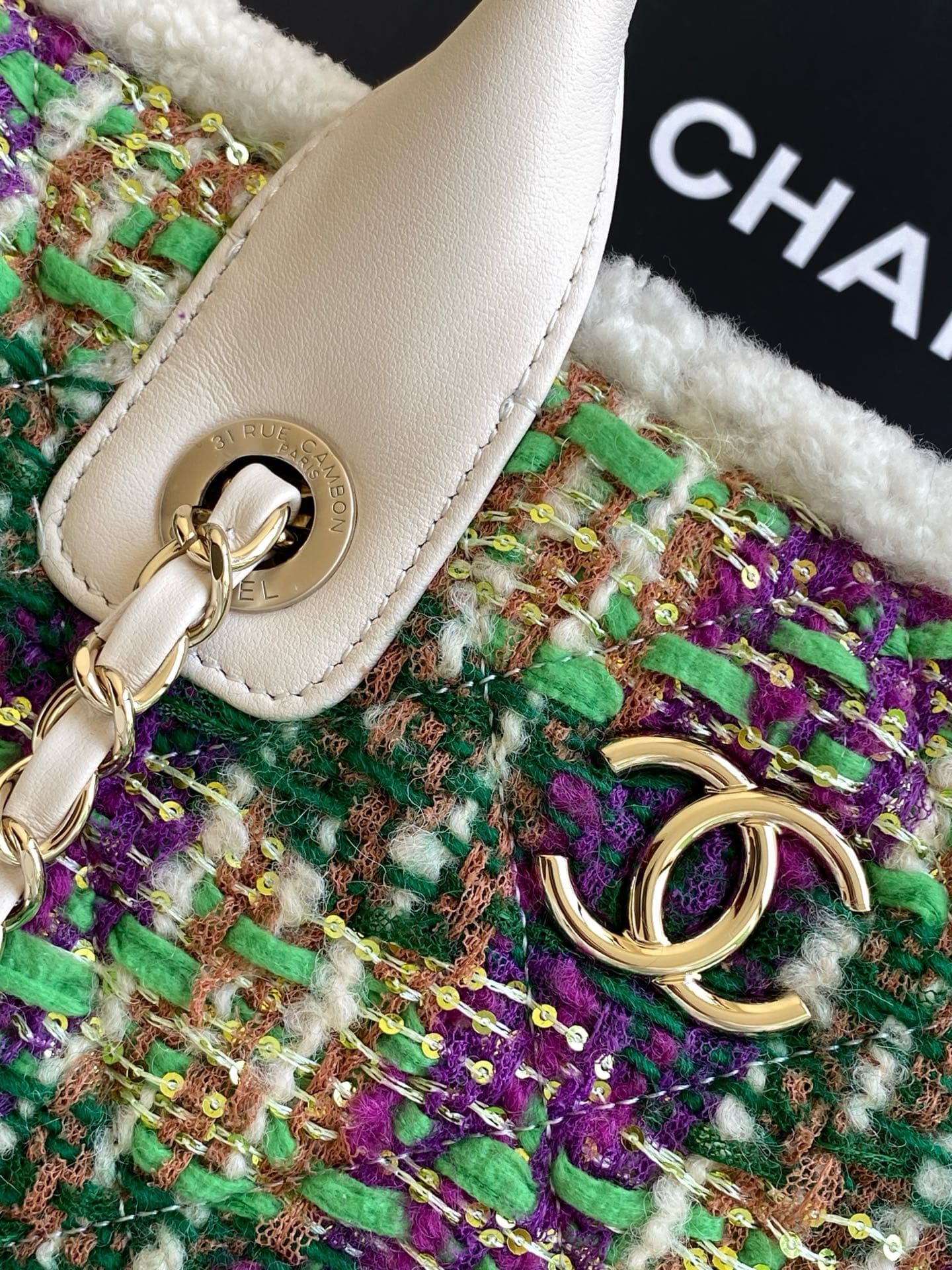 Chanel White Crossbody Bag AS5688
