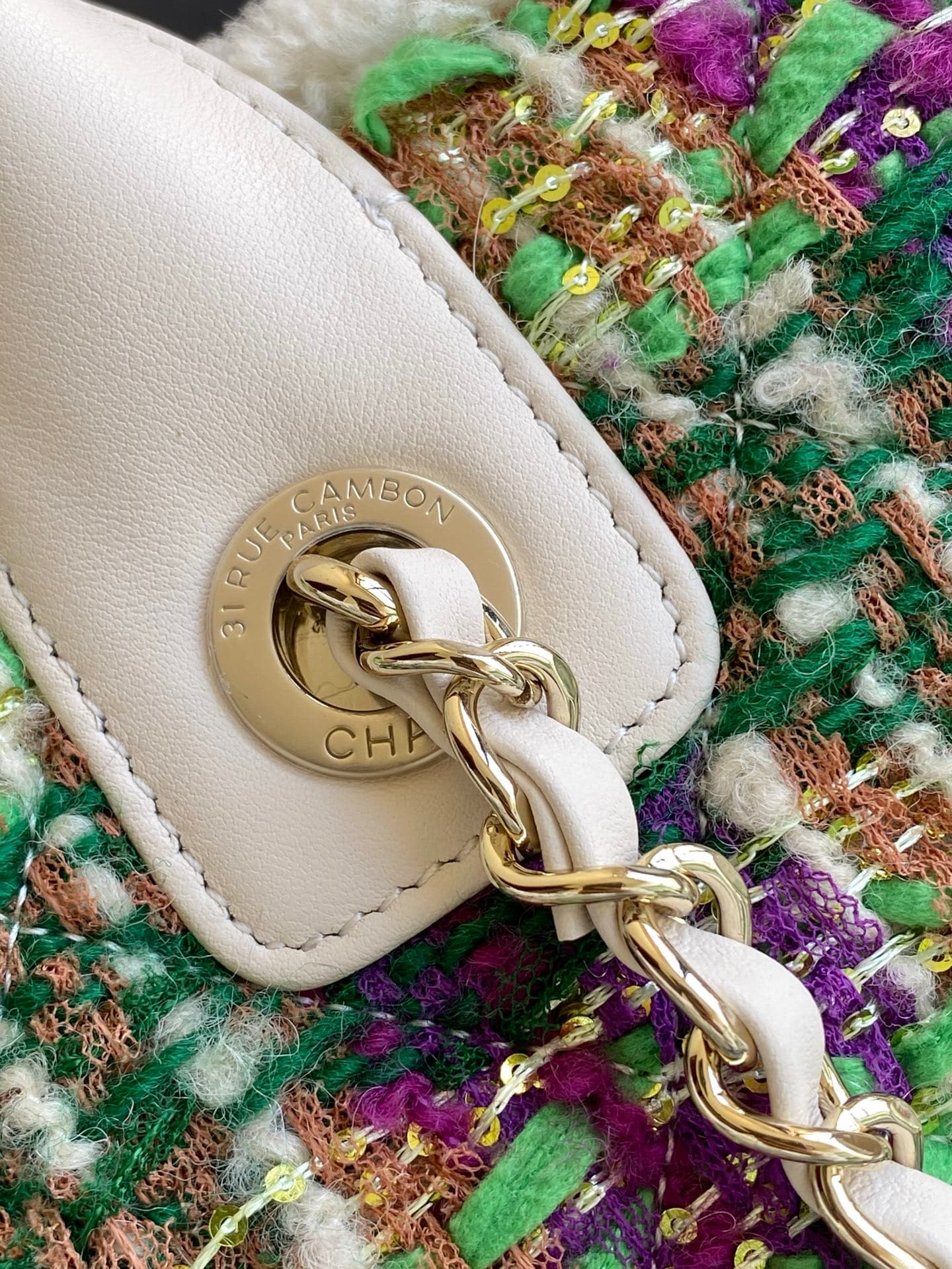 Chanel White Crossbody Bag AS5688