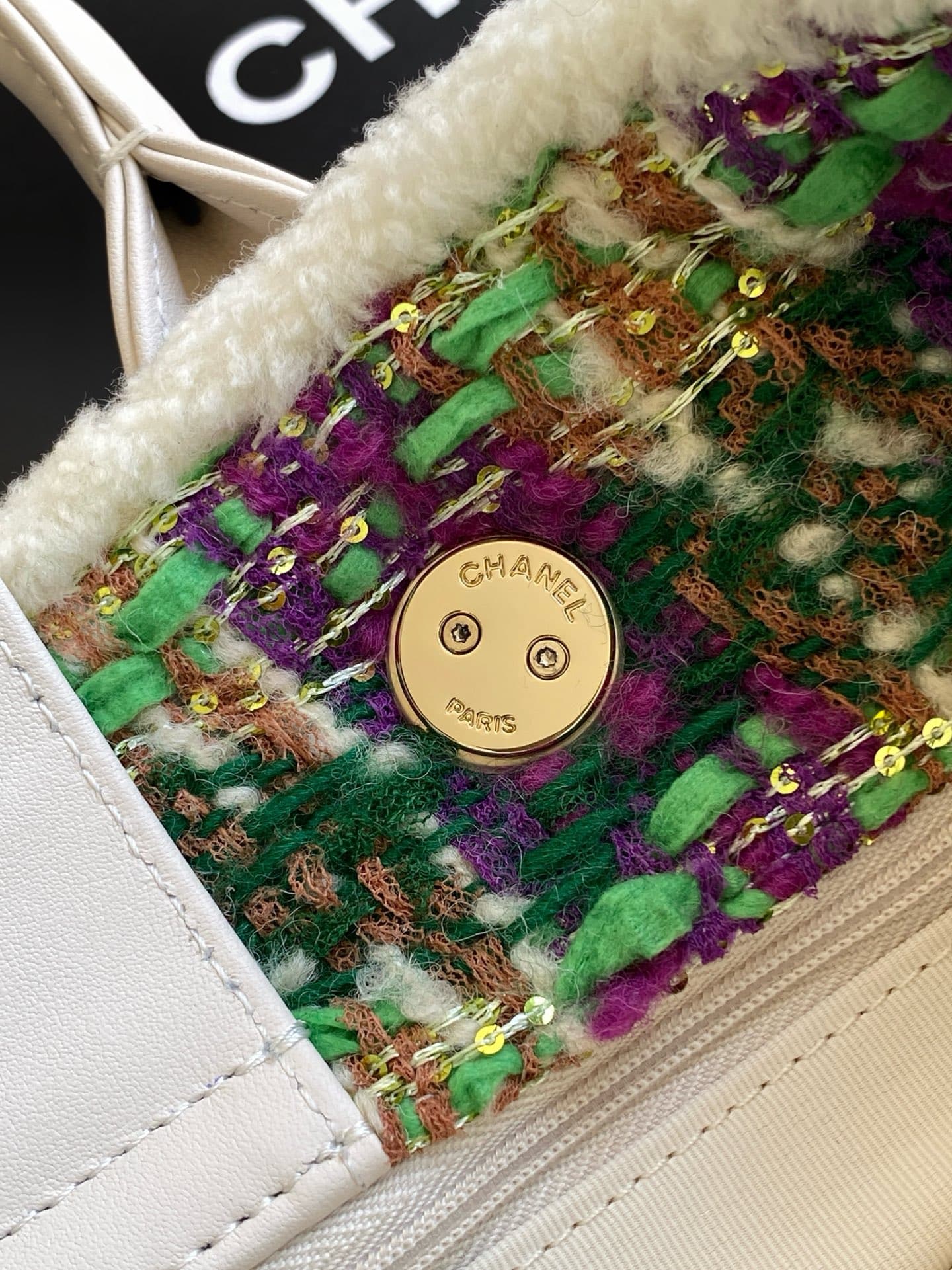 Chanel White Crossbody Bag AS5688