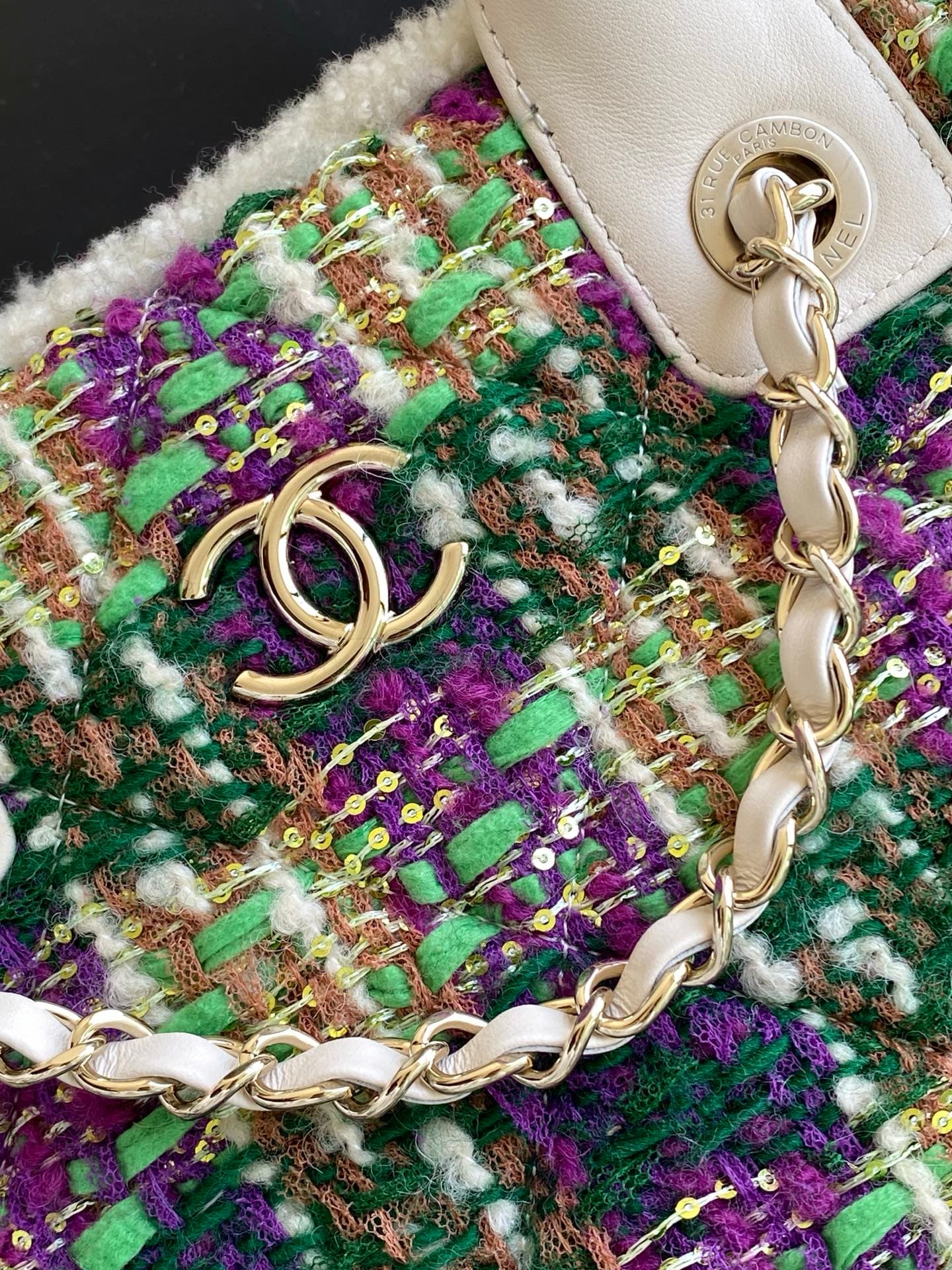 Chanel White Crossbody Bag AS5689