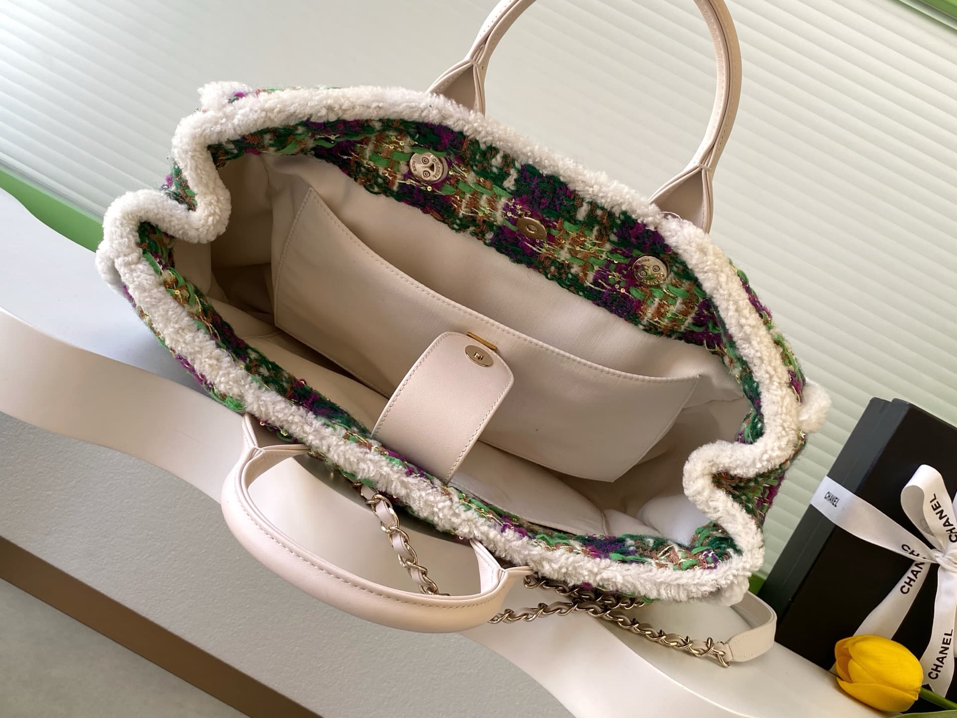 Chanel White Crossbody Bag AS5689