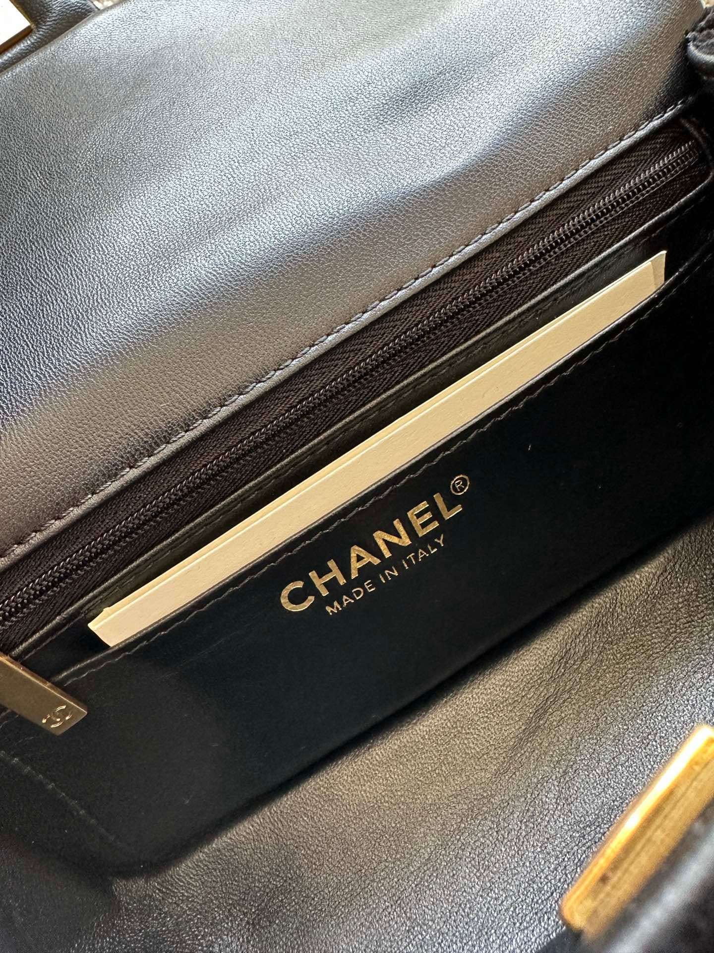 Chanel Gold Product AS5701