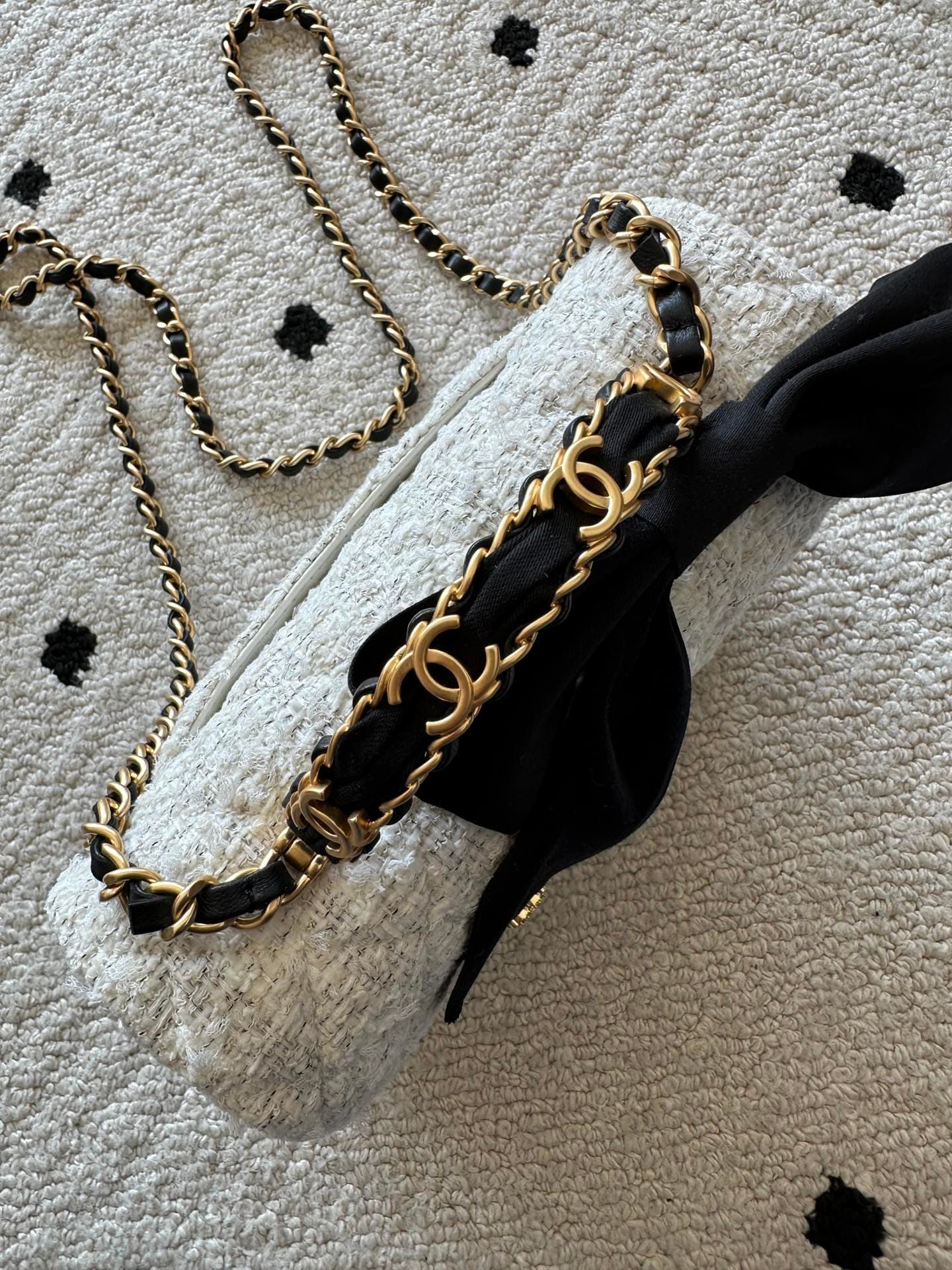 Chanel Gold Product AS5701
