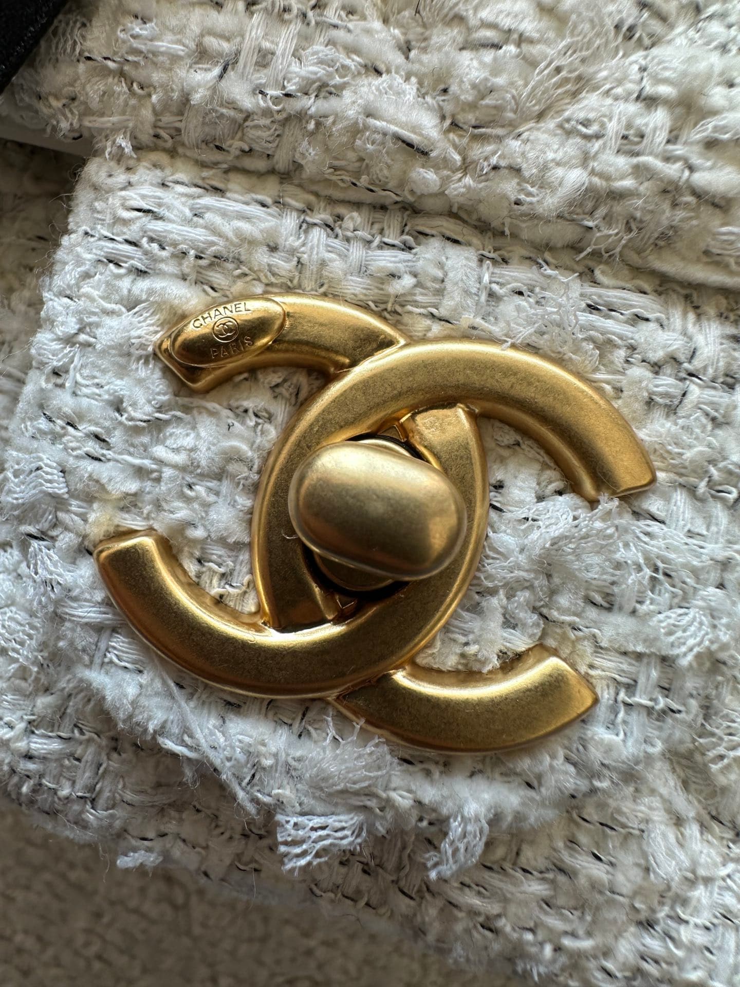 Chanel Gold Product AS5701