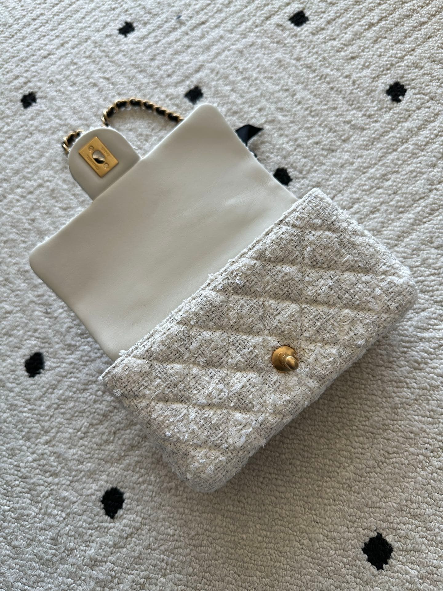 Chanel Gold Product AS5701