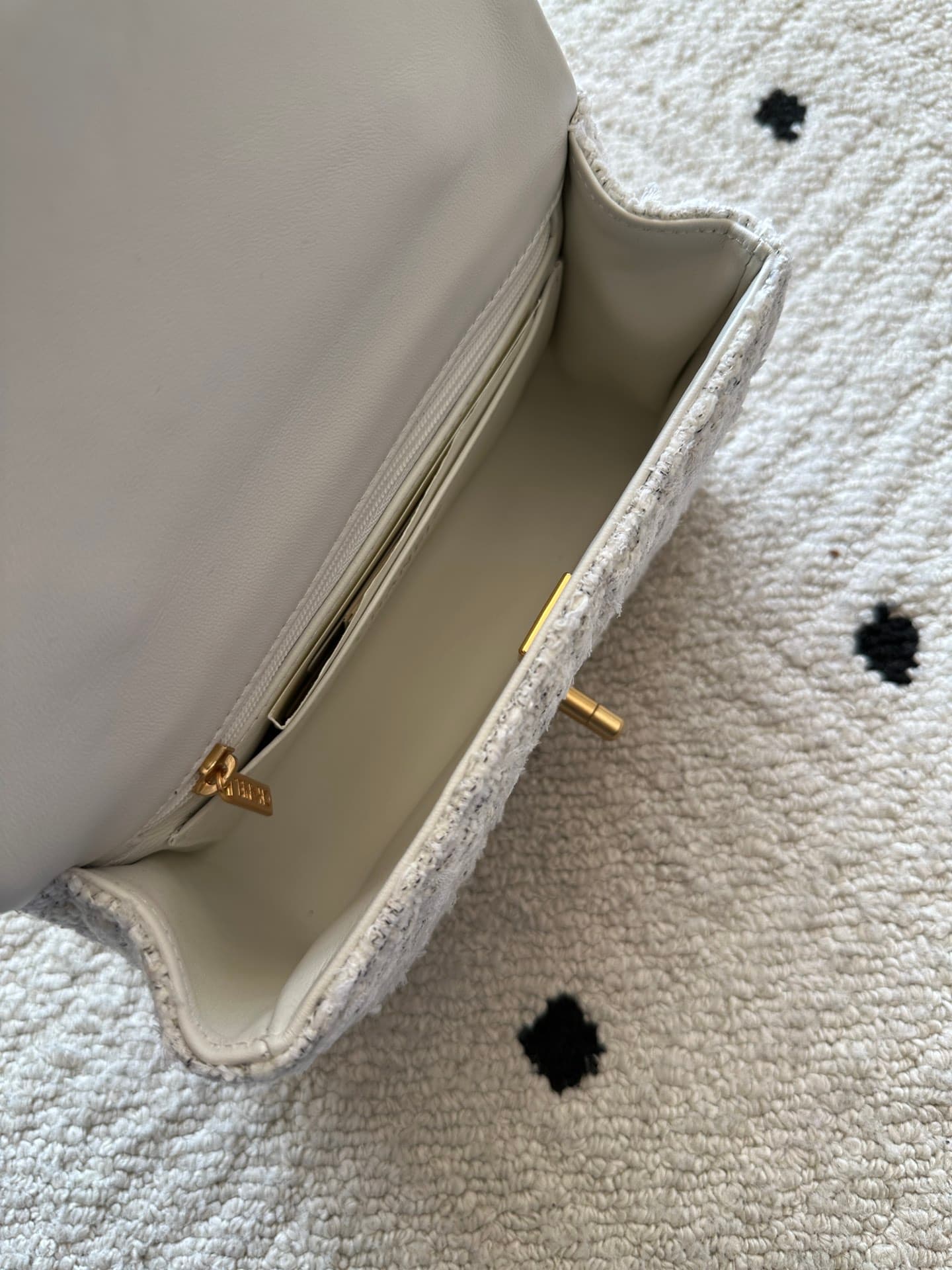 Chanel Gold Product AS5701