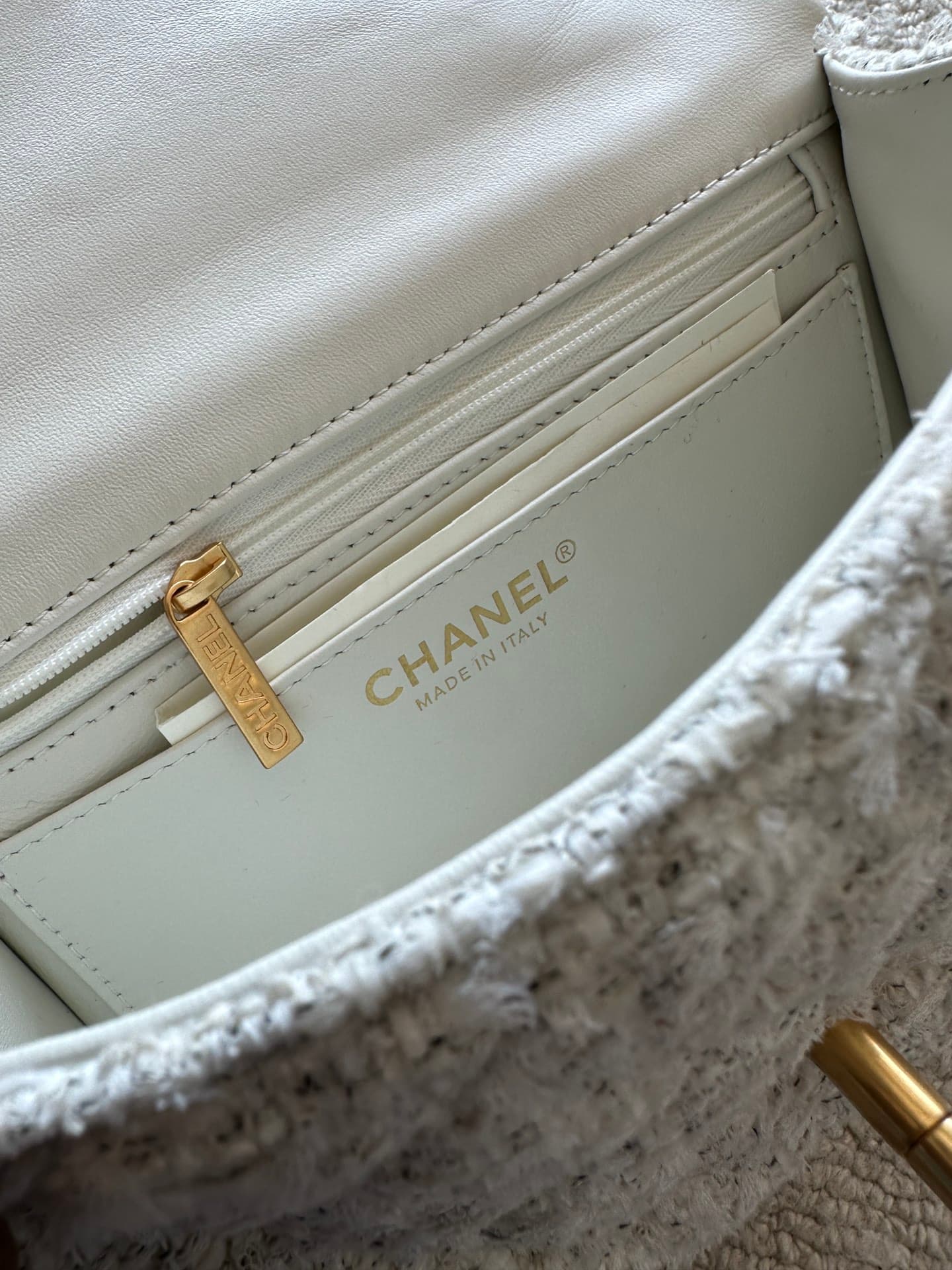 Chanel Gold Product AS5701