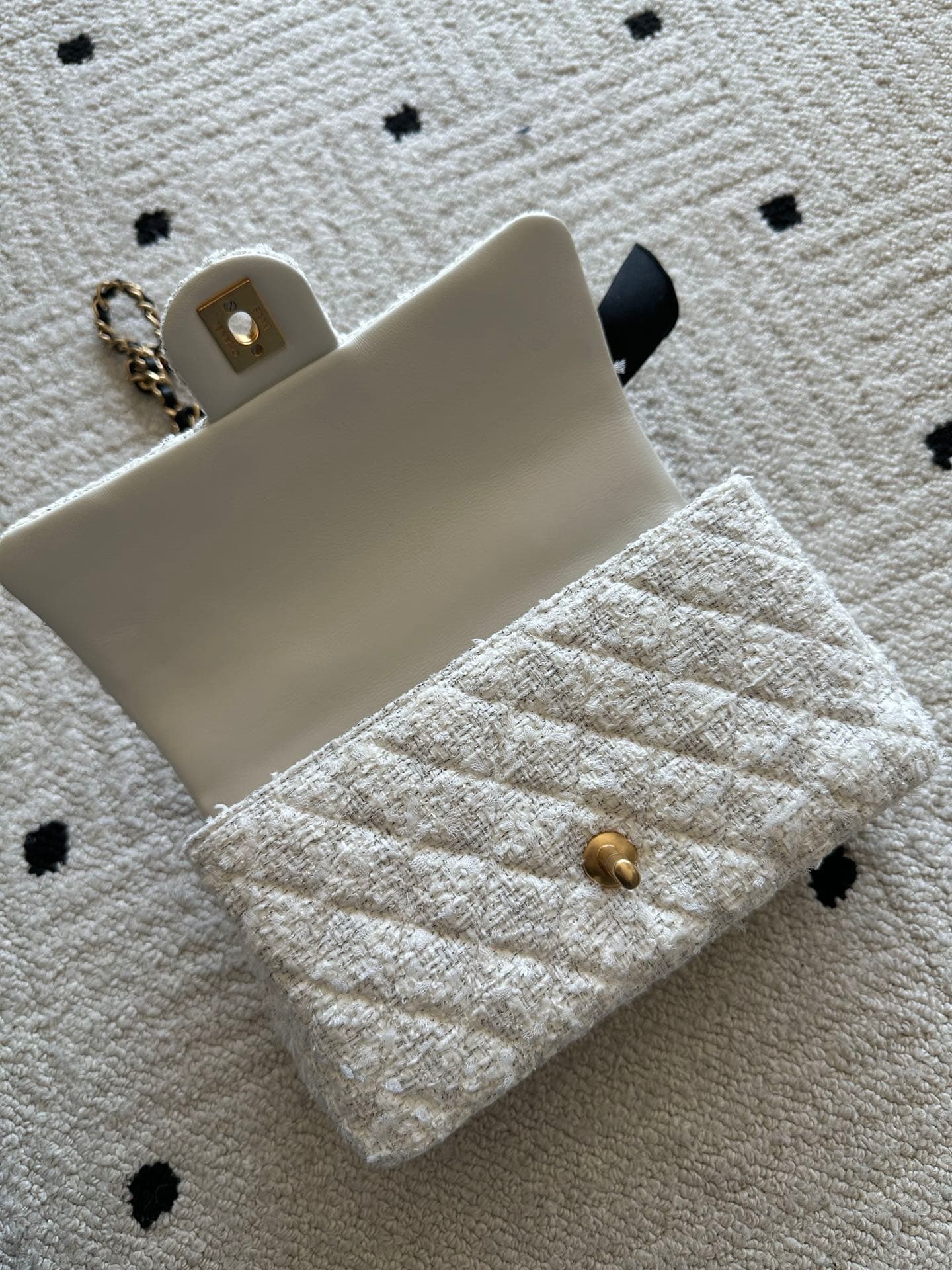 Chanel Gold Product AS5702