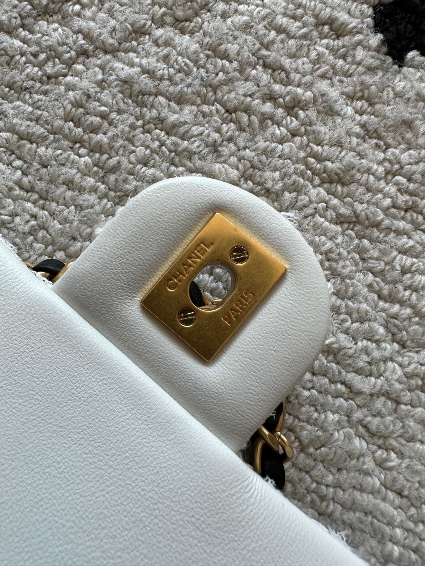 Chanel Gold Product AS5702