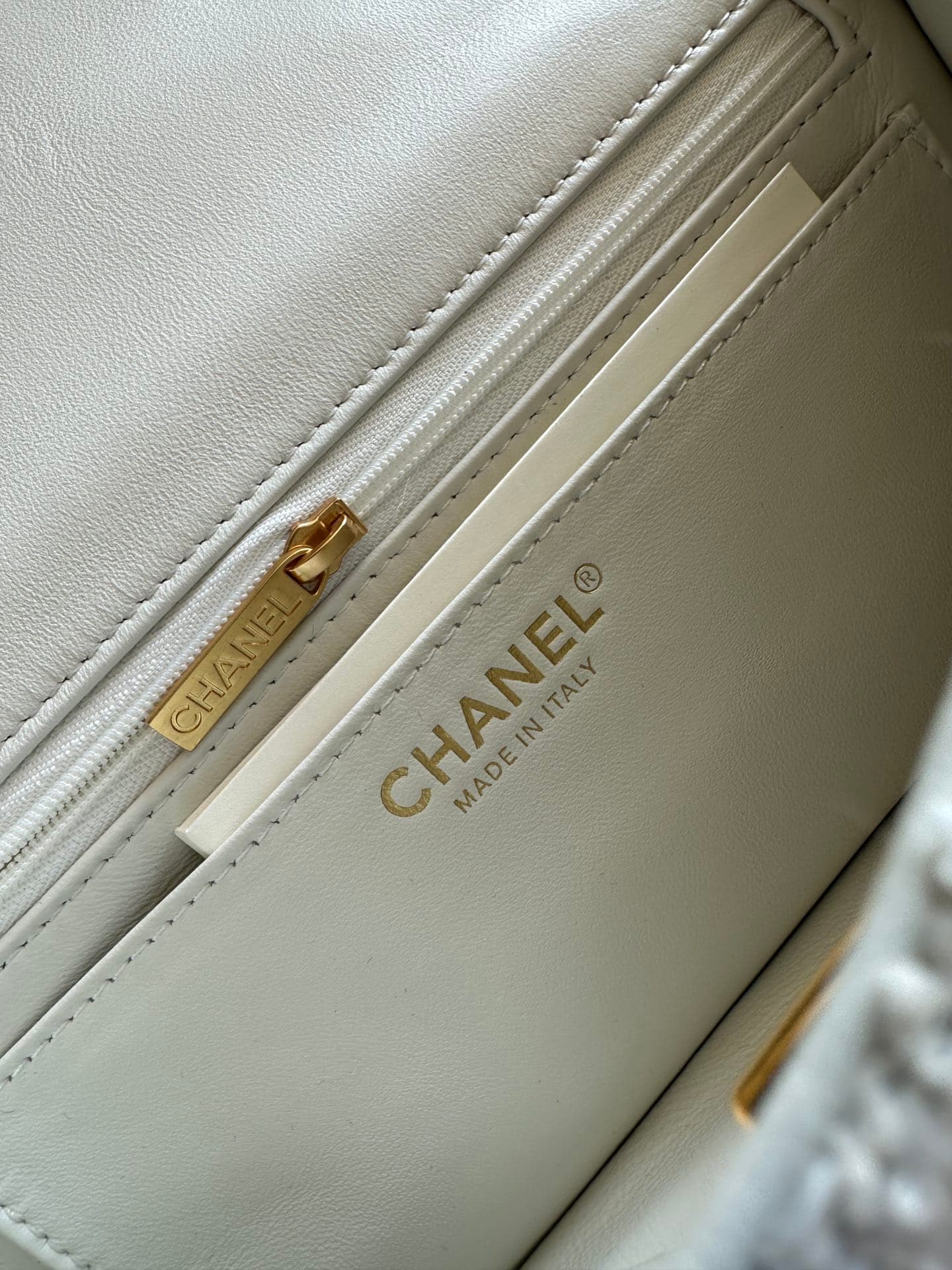 Chanel Gold Product AS5702