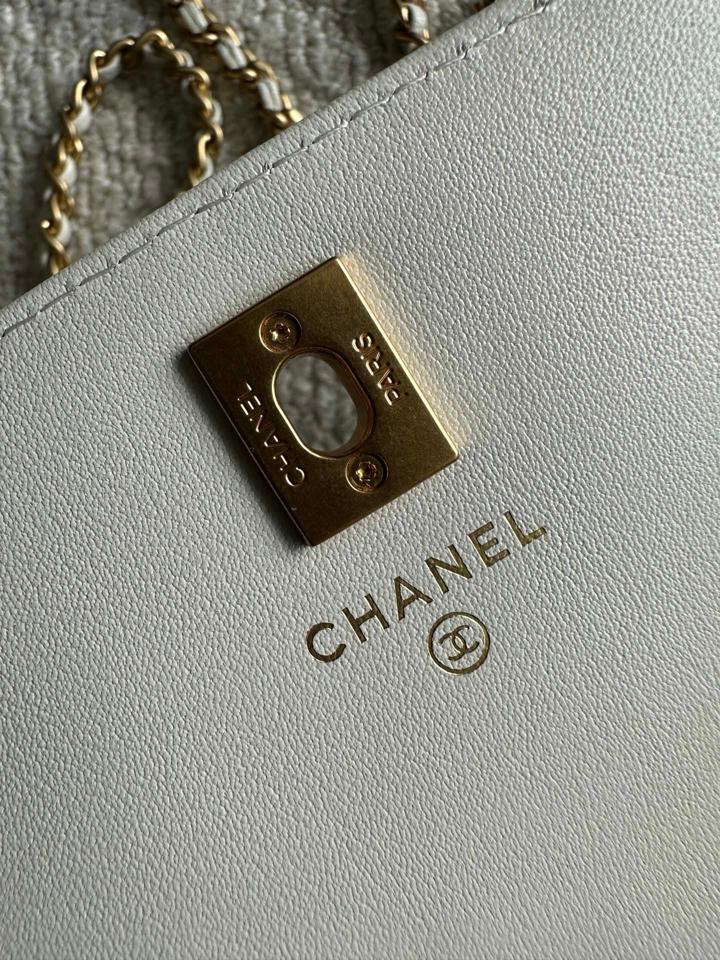 Chanel Gold Product 4798