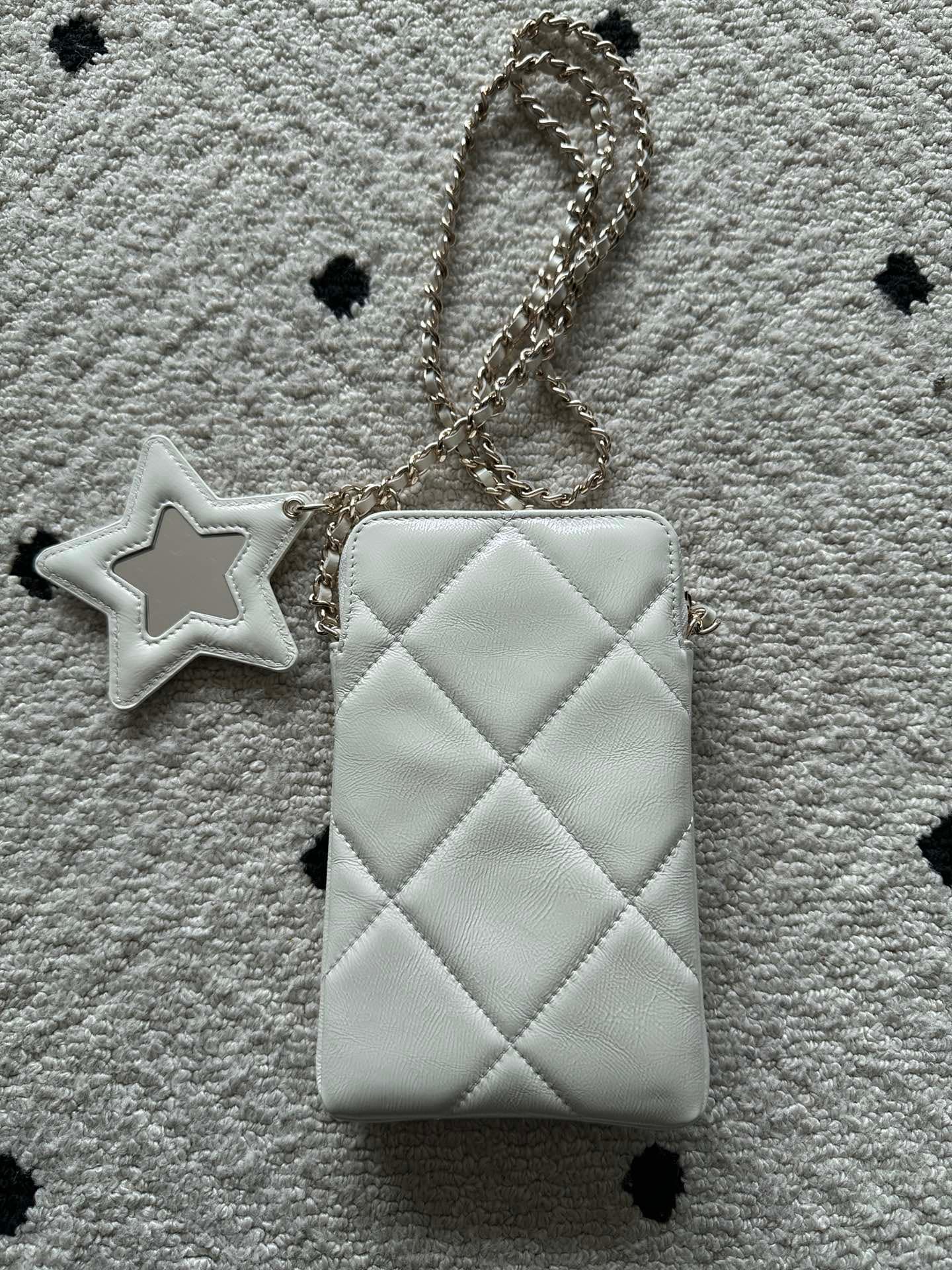 Chanel White Product AP4777