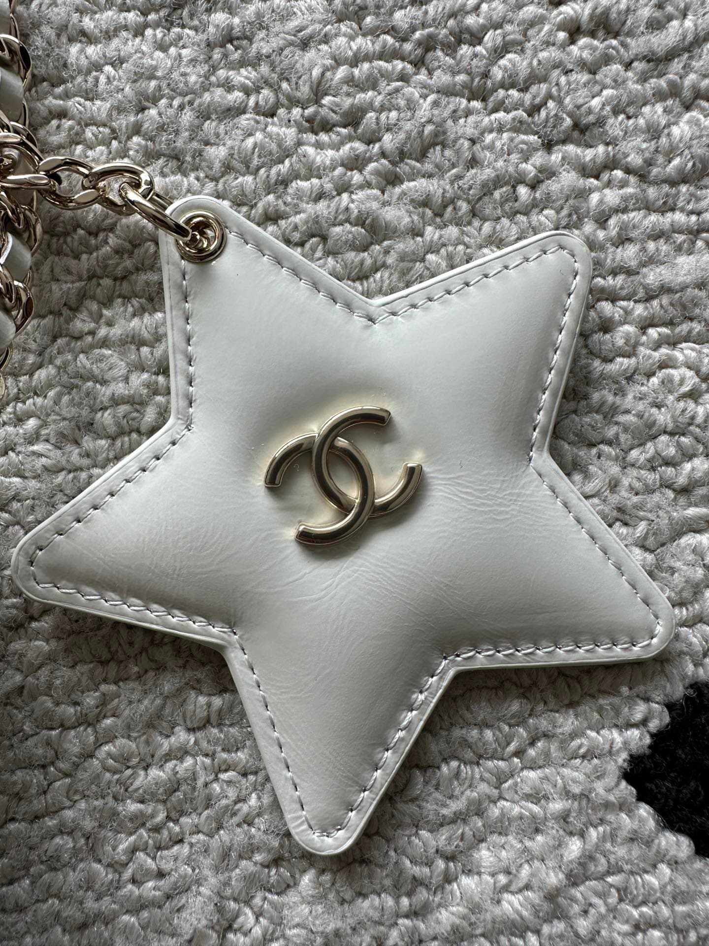Chanel White Product AP4777