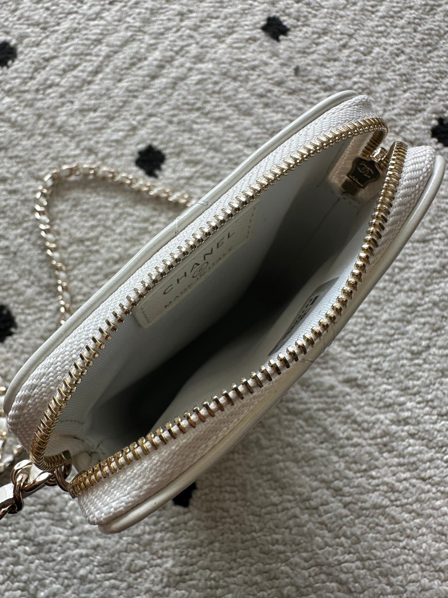 Chanel White Product AP4777