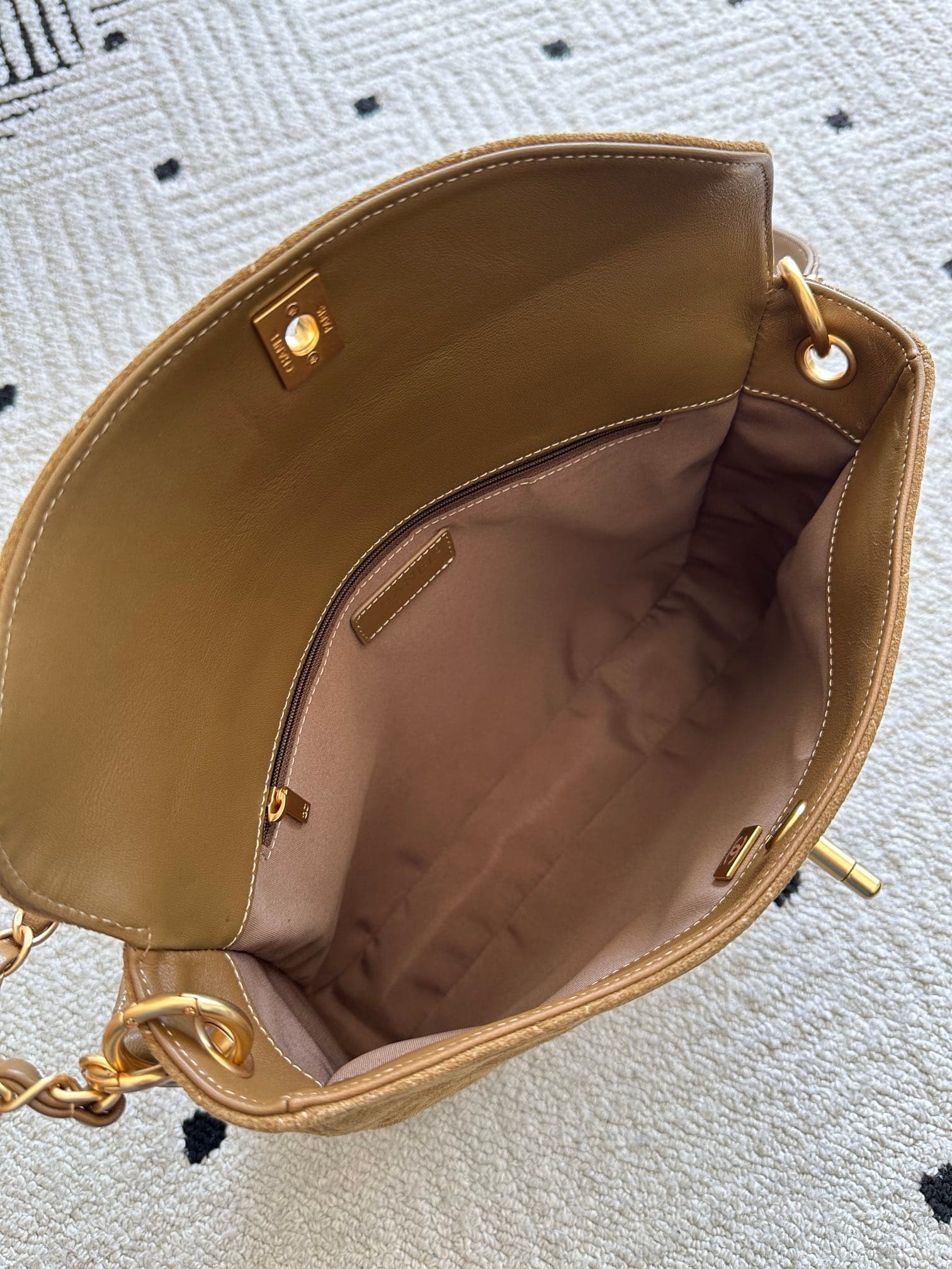 Chanel Gold Product AS5886