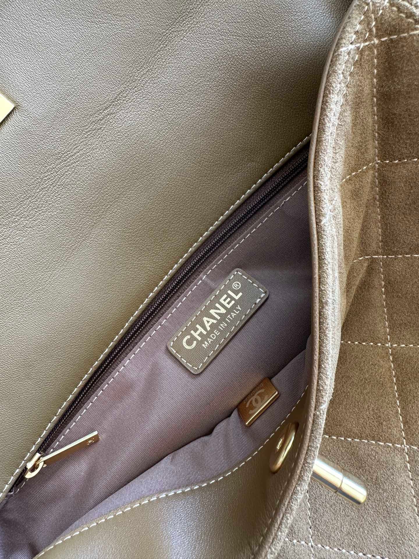 Chanel Gold Product AS5886