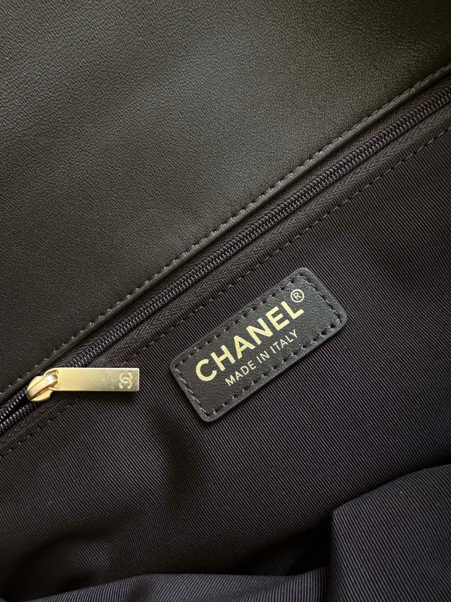 Chanel Gold Product AS5886