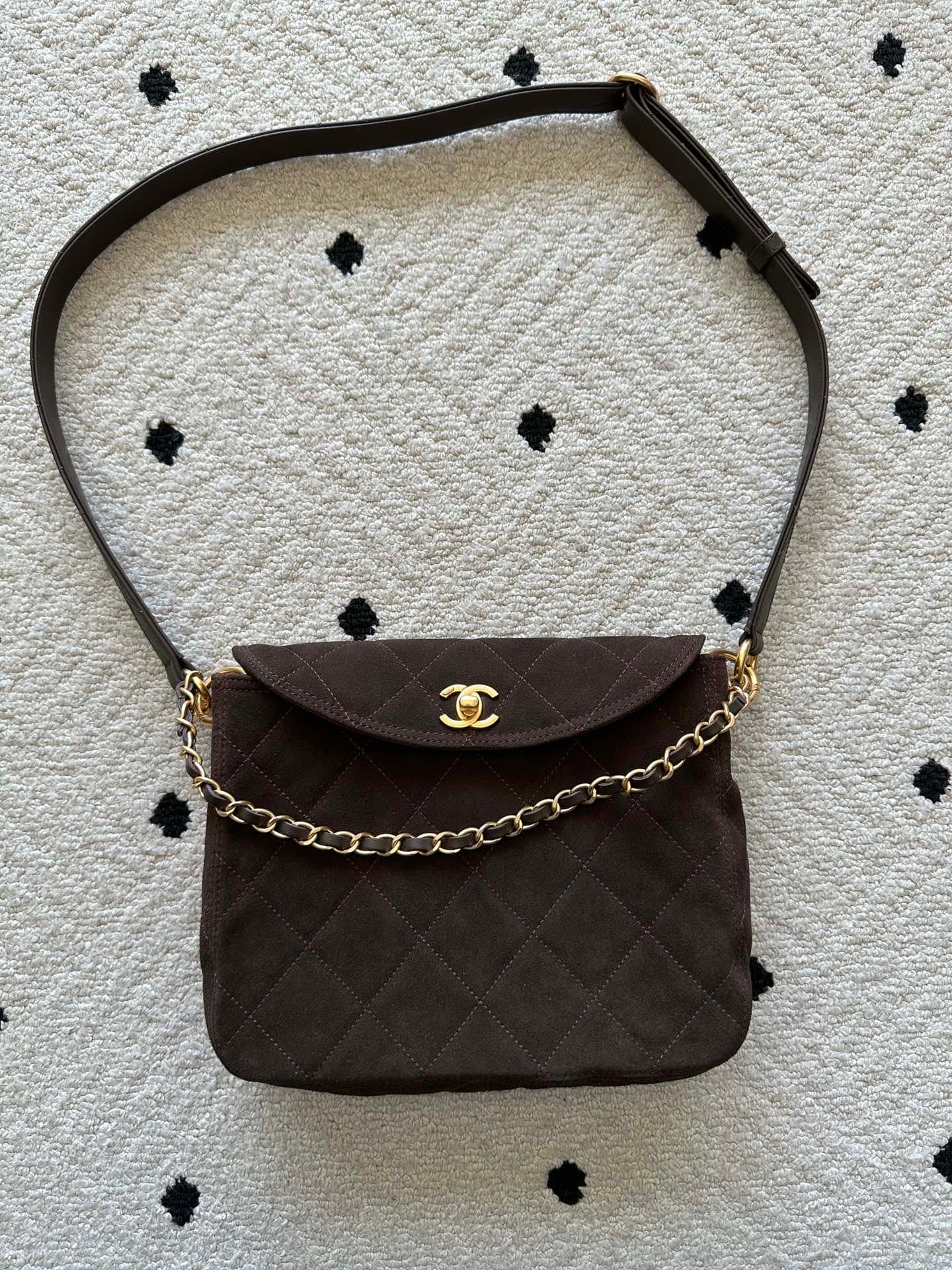 Chanel Gold Accessory AS5885